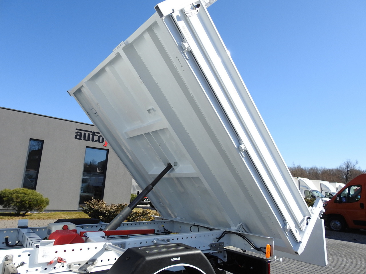 翻斗货车 FORD TRANSIT TIPPER DOUBLE CABIN DOKA 6 SEATS CRUISE CONTROL AIR CONDITIONING 130HP:图20 翻斗货车 FORD TRANSIT TIPPER DOUBLE CABIN DOKA 6 SEATS CRUISE CONTROL AIR CONDITIONING 130HP:图20