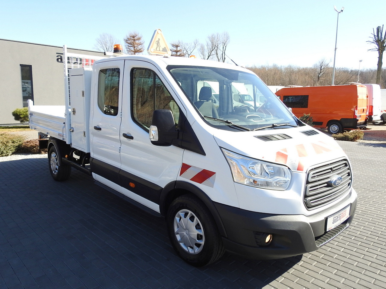 FORD TRANSIT TIPPER DOUBLE CABIN DOKA 6 SEATS CRUISE CONTROL AIR CONDITIONING 130HP - 翻斗货车:图4 FORD TRANSIT TIPPER DOUBLE CABIN DOKA 6 SEATS CRUISE CONTROL AIR CONDITIONING 130HP - 翻斗货车:图4