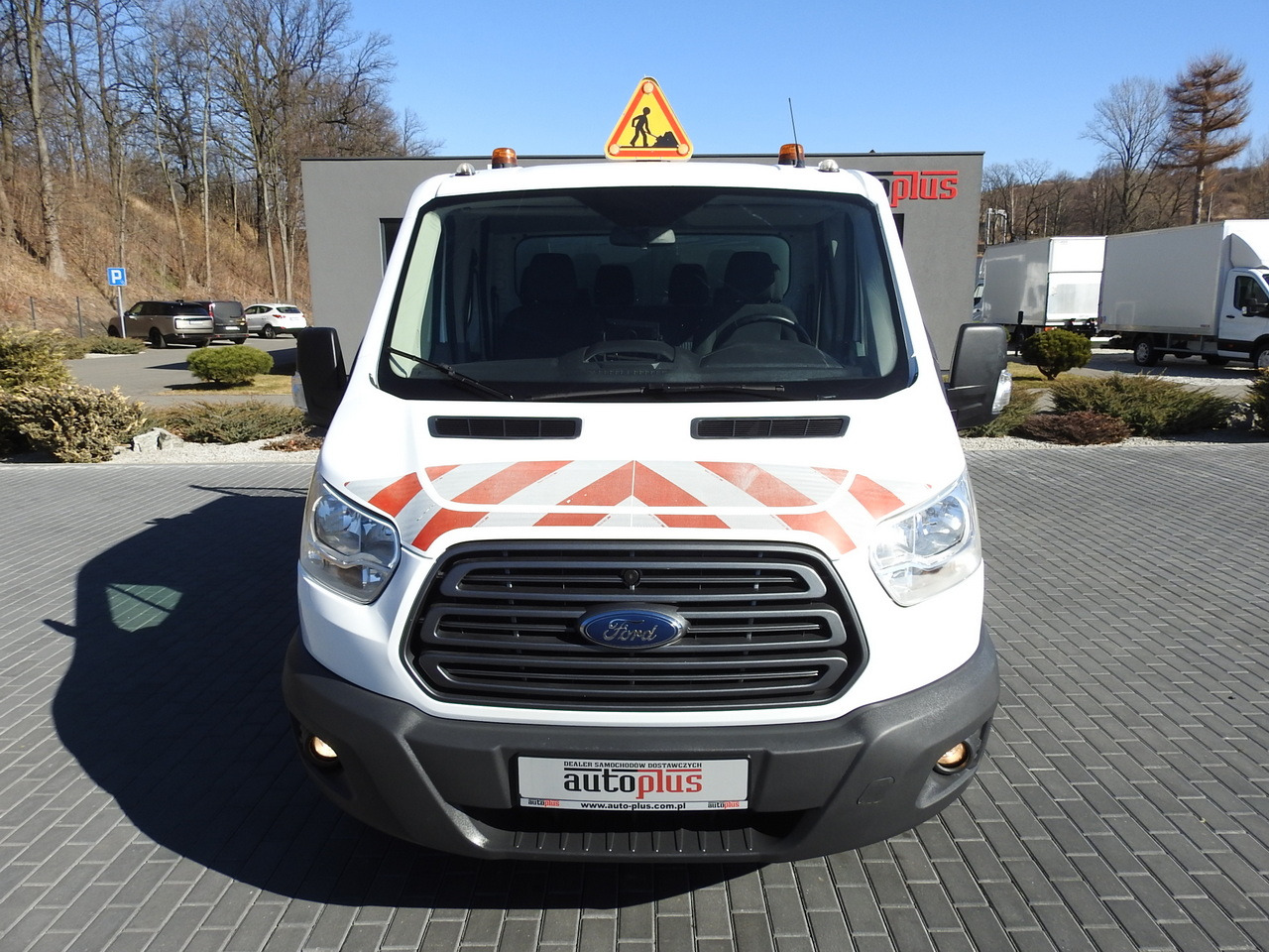 翻斗货车 FORD TRANSIT  TIPPER DOUBLE CABIN DOKA 6 SEATS CRUISE CONTROL AIR CONDITIONING  130HP：图5