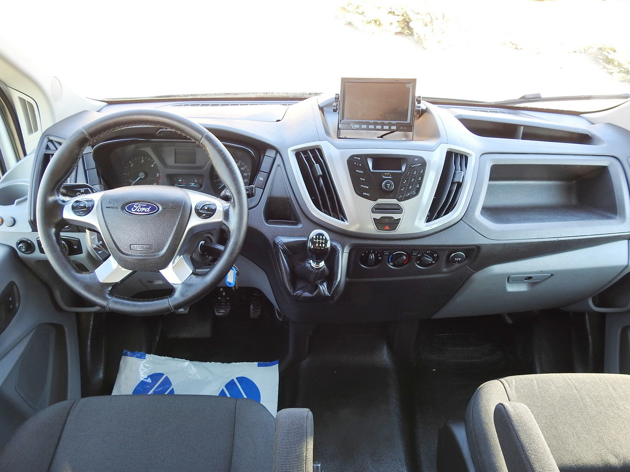 翻斗货车 FORD TRANSIT TIPPER DOUBLE CABIN DOKA 6 SEATS CRUISE CONTROL AIR CONDITIONING 130HP:图30 翻斗货车 FORD TRANSIT TIPPER DOUBLE CABIN DOKA 6 SEATS CRUISE CONTROL AIR CONDITIONING 130HP:图30