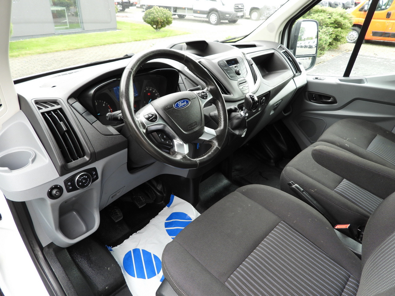 FORD TRANSIT TIPPER DOUBLE CABIN DOKA 6 SEATS CRUISE CONTROL AIR CONDITIONING TWIN WHEELS 170HP - 小型货车:图2 FORD TRANSIT TIPPER DOUBLE CABIN DOKA 6 SEATS CRUISE CONTROL AIR CONDITIONING TWIN WHEELS 170HP - 小型货车:图2