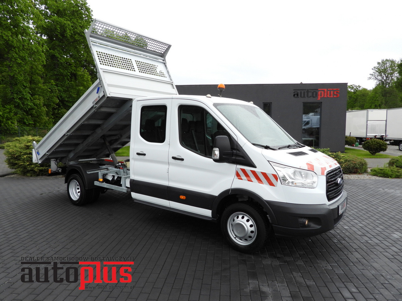 FORD TRANSIT TIPPER DOUBLE CABIN DOKA 6 SEATS CRUISE CONTROL AIR CONDITIONING TWIN WHEELS 170HP - 小型货车:图1 FORD TRANSIT TIPPER DOUBLE CABIN DOKA 6 SEATS CRUISE CONTROL AIR CONDITIONING TWIN WHEELS 170HP - 小型货车:图1