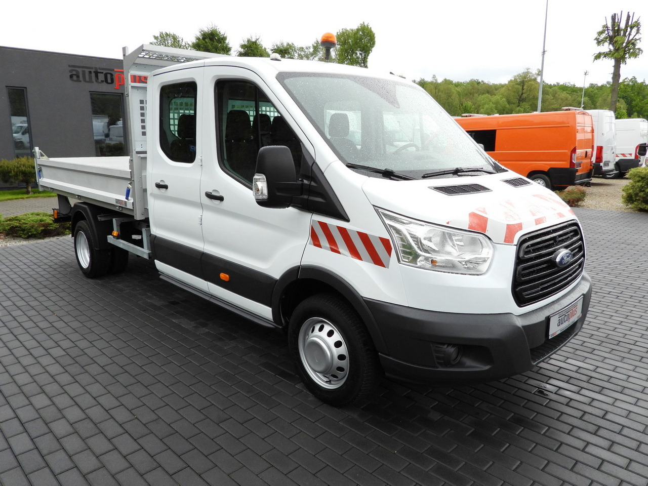 FORD TRANSIT TIPPER DOUBLE CABIN DOKA 6 SEATS CRUISE CONTROL AIR CONDITIONING TWIN WHEELS 170HP - 翻斗货车:图4 FORD TRANSIT TIPPER DOUBLE CABIN DOKA 6 SEATS CRUISE CONTROL AIR CONDITIONING TWIN WHEELS 170HP - 翻斗货车:图4