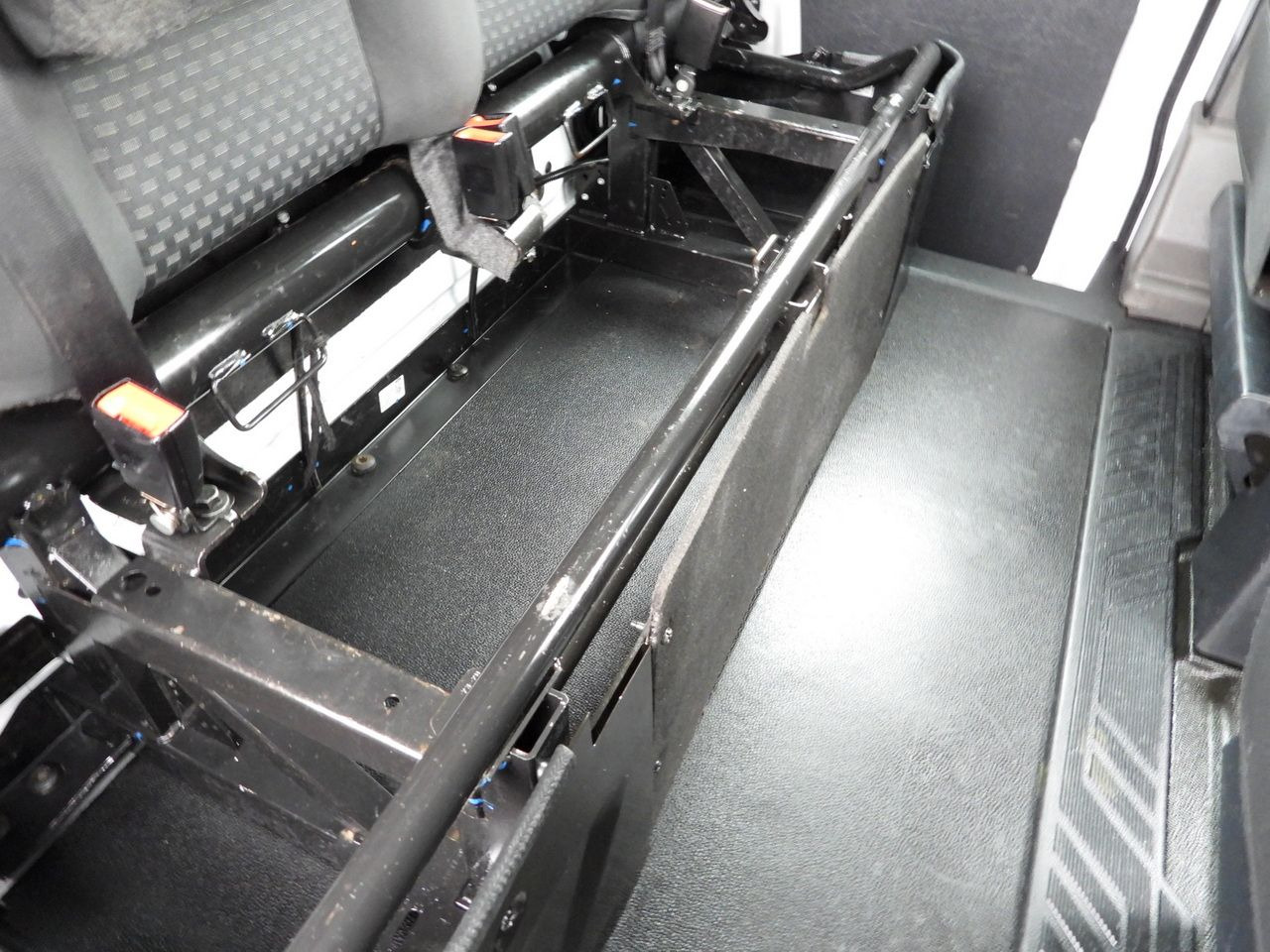 翻斗货车 FORD TRANSIT TIPPER DOUBLE CABIN DOKA 6 SEATS CRUISE CONTROL LED LIGHTS TWIN WHEELS AIR CONDITIONING  170HP：图47