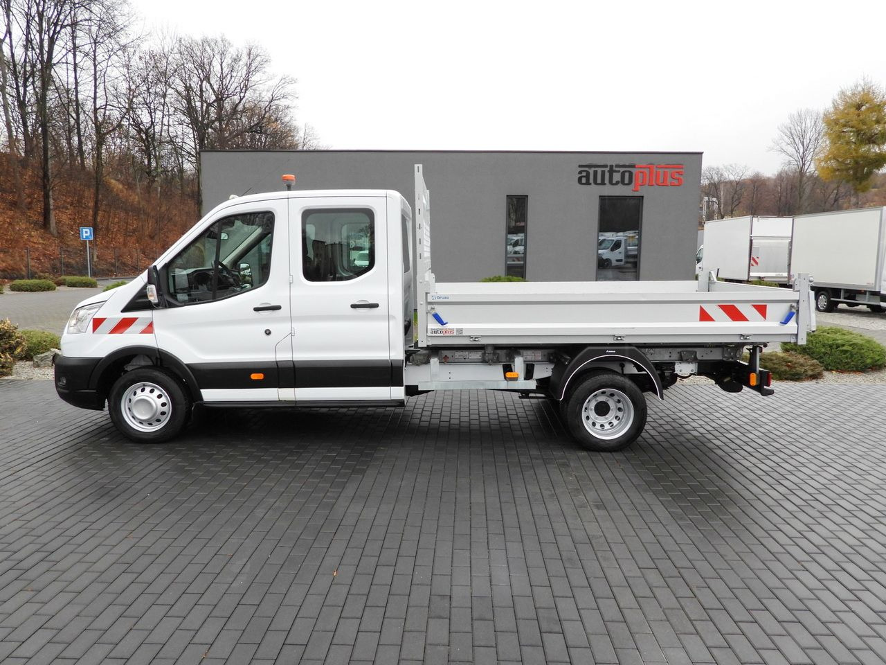 翻斗货车 FORD TRANSIT TIPPER DOUBLE CABIN DOKA 6 SEATS CRUISE CONTROL LED LIGHTS TWIN WHEELS AIR CONDITIONING  170HP：图8