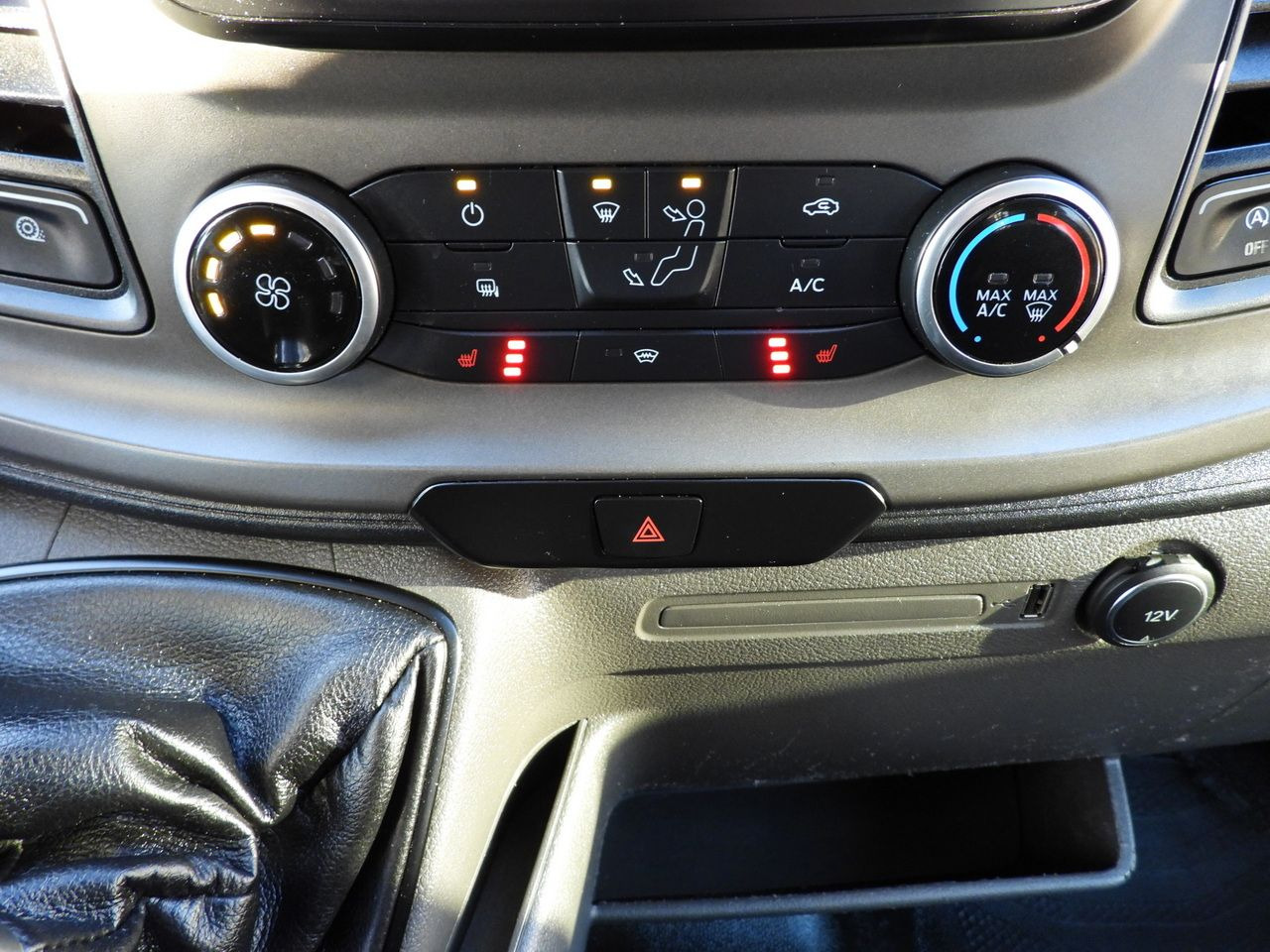 翻斗货车 FORD TRANSIT TIPPER DOUBLE CABIN DOKA 6 SEATS CRUISE CONTROL LED LIGHTS TWIN WHEELS AIR CONDITIONING  170HP：图38