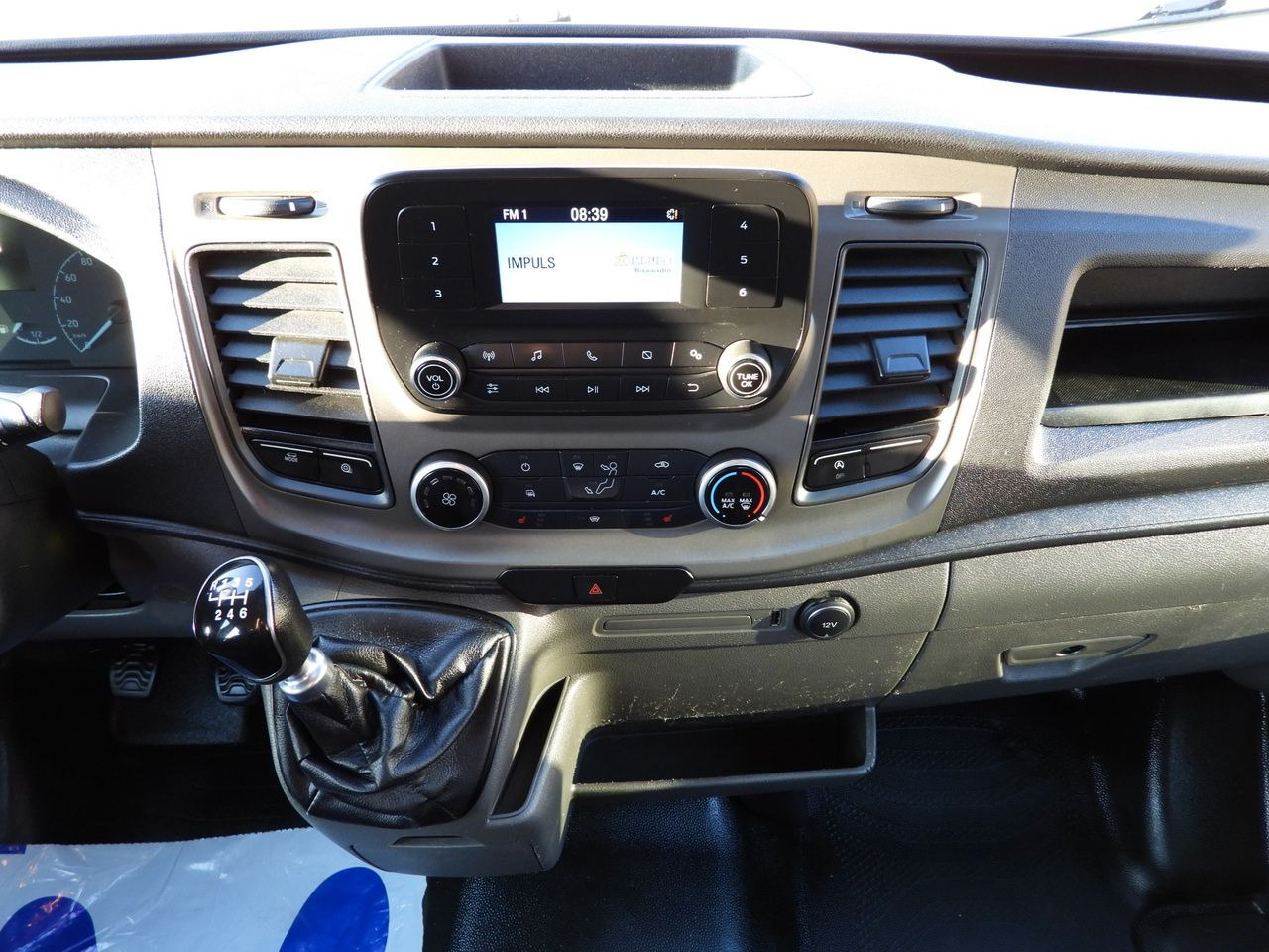 翻斗货车 FORD TRANSIT TIPPER DOUBLE CABIN DOKA 6 SEATS CRUISE CONTROL LED LIGHTS TWIN WHEELS AIR CONDITIONING  170HP：图36