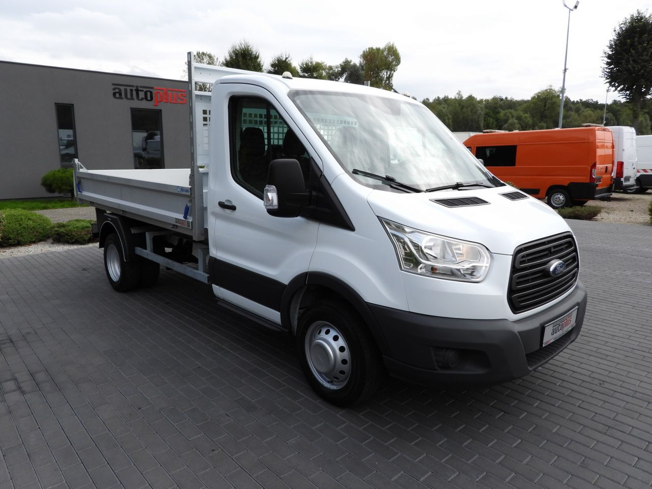 FORD TRANSIT TIPPER TWIN WHEELS 155HP - 翻斗货车:图4 FORD TRANSIT TIPPER TWIN WHEELS 155HP - 翻斗货车:图4