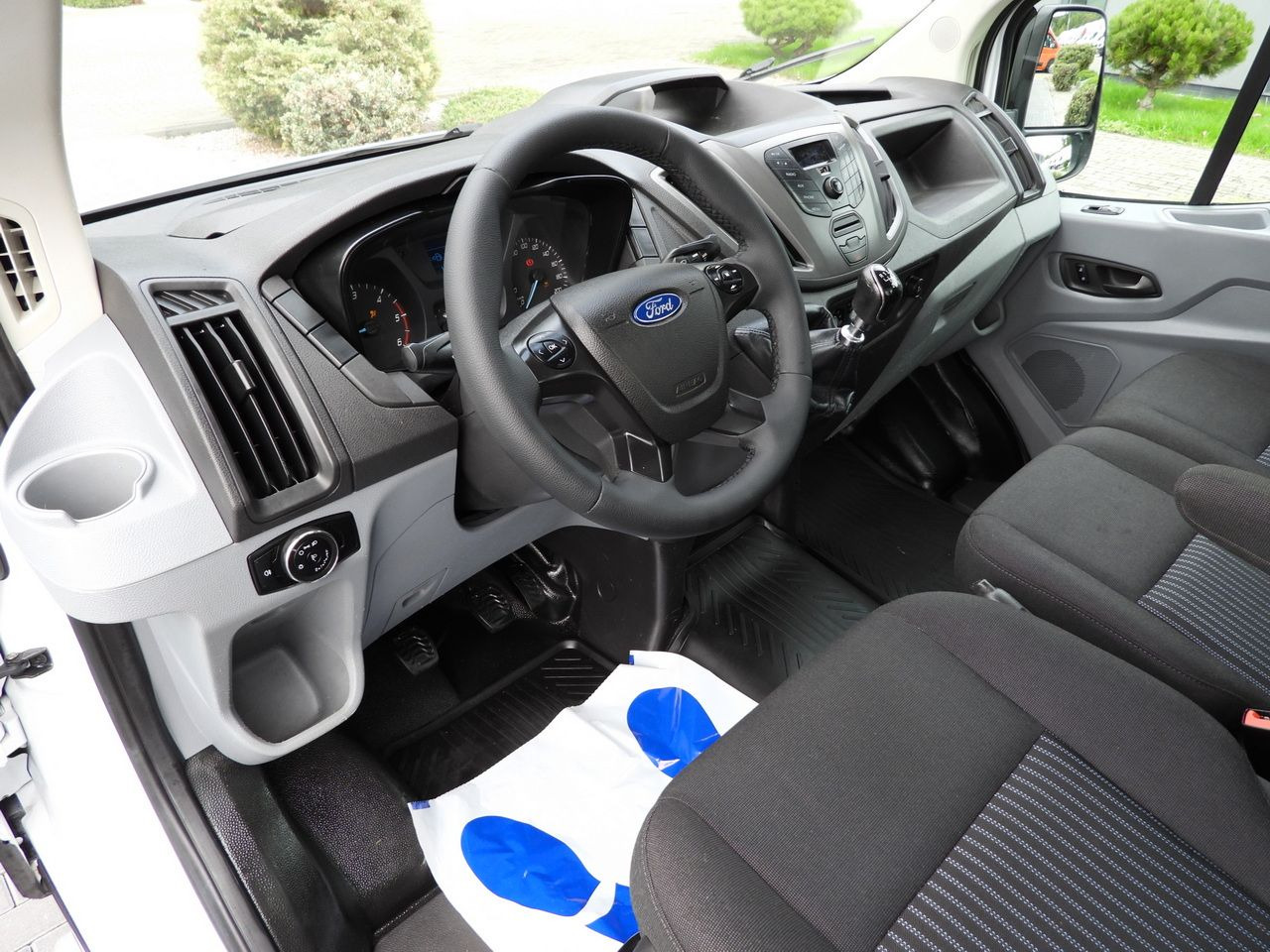 FORD TRANSIT TIPPER TWIN WHEELS 155HP - 翻斗货车:图2 FORD TRANSIT TIPPER TWIN WHEELS 155HP - 翻斗货车:图2