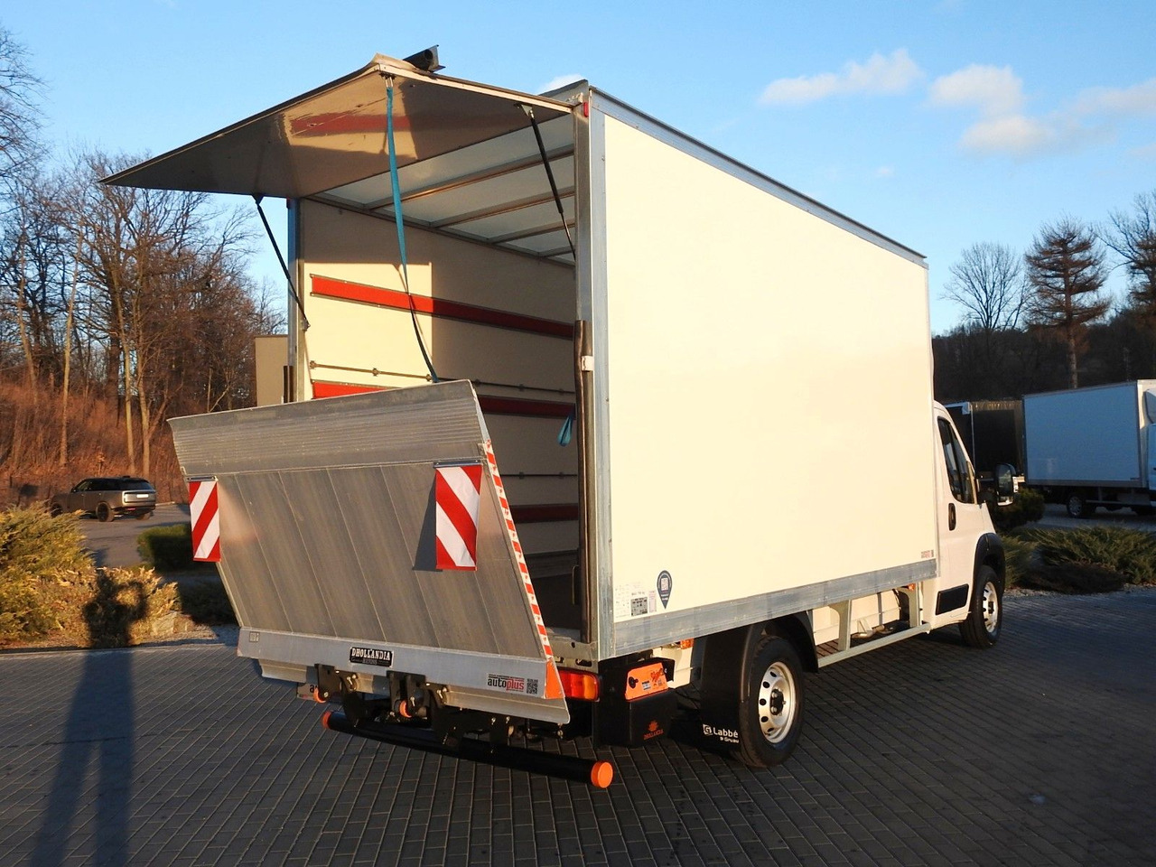 Fiat DUCATO KOFFER AUFZUG 8 PALETTEN TEMPOMAT - 厢式货车:图3 Fiat DUCATO KOFFER AUFZUG 8 PALETTEN TEMPOMAT - 厢式货车:图3