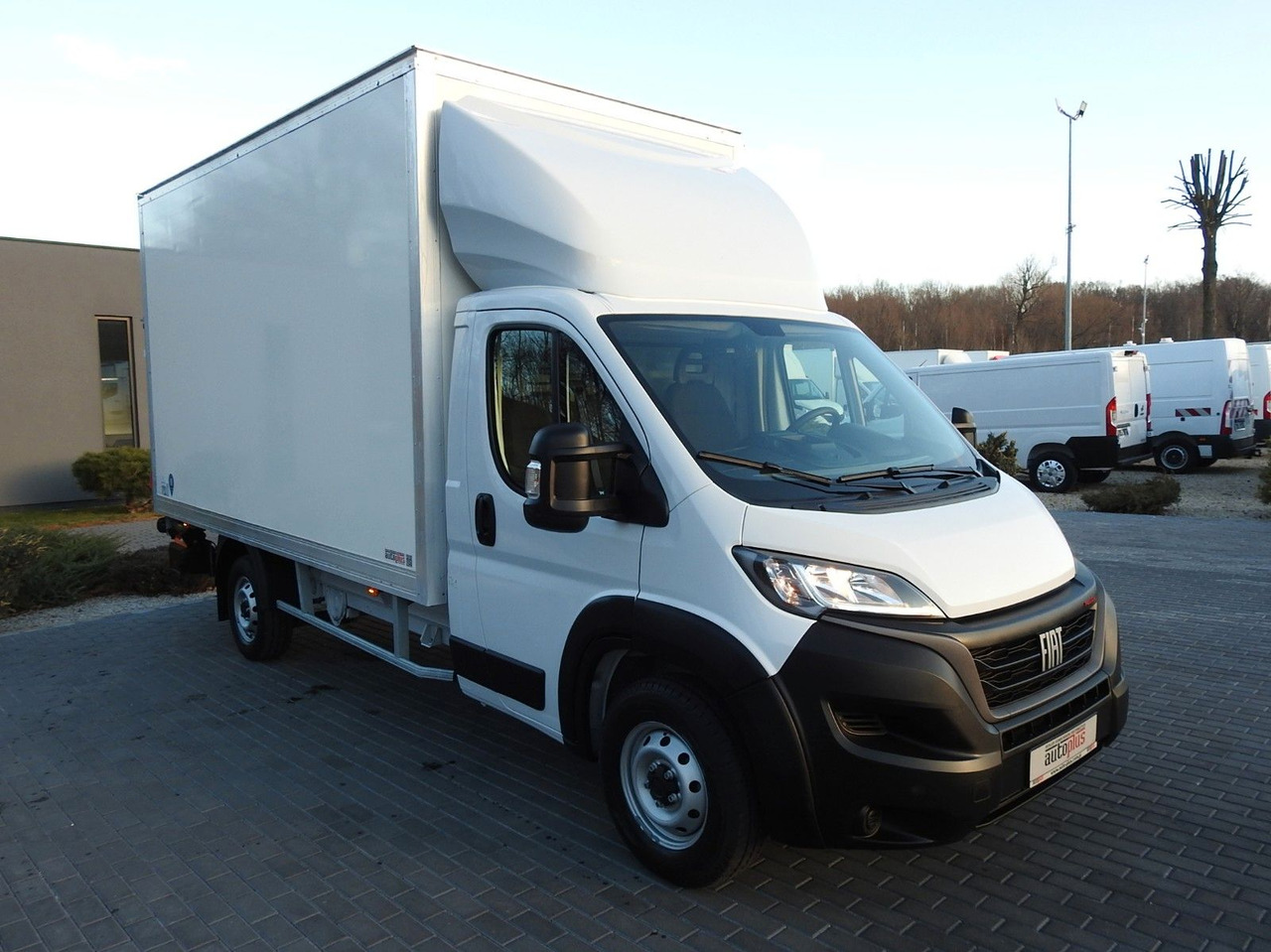 Fiat DUCATO KOFFER AUFZUG 8 PALETTEN TEMPOMAT - 厢式货车:图4 Fiat DUCATO KOFFER AUFZUG 8 PALETTEN TEMPOMAT - 厢式货车:图4