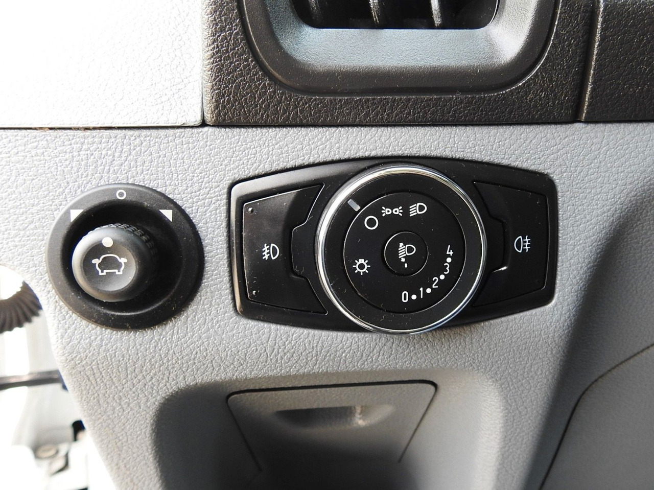 厢式货车 Ford TRANSIT  KOFFER AUFZUG 8 PALETTEN TEMPOMAT LED：图25