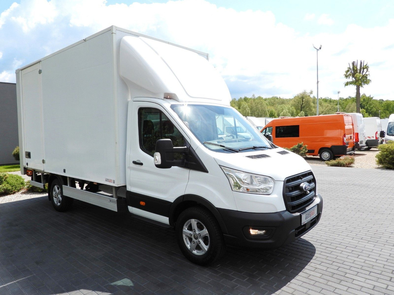 Ford TRANSIT KOFFER AUFZUG 8 PALETTEN TEMPOMAT - 厢式货车:图4 Ford TRANSIT KOFFER AUFZUG 8 PALETTEN TEMPOMAT - 厢式货车:图4