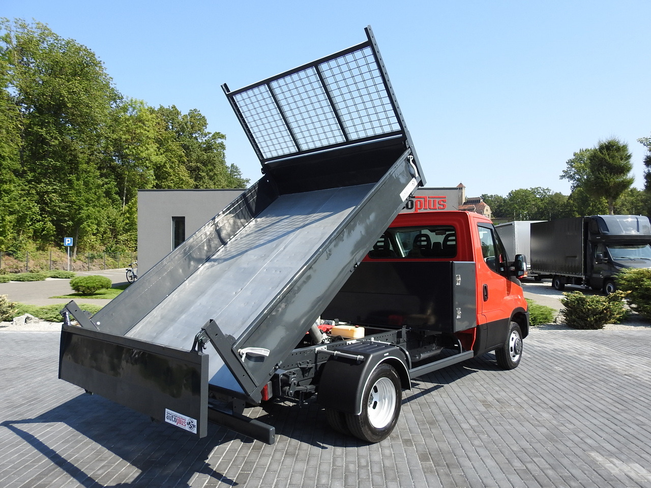 IVECO DAILY 35C13 TIPPER CRUISE CONTROL AIR CONDITIONING TWIN WHEELS 130HP - 翻斗货车:图3 IVECO DAILY 35C13 TIPPER CRUISE CONTROL AIR CONDITIONING TWIN WHEELS 130HP - 翻斗货车:图3