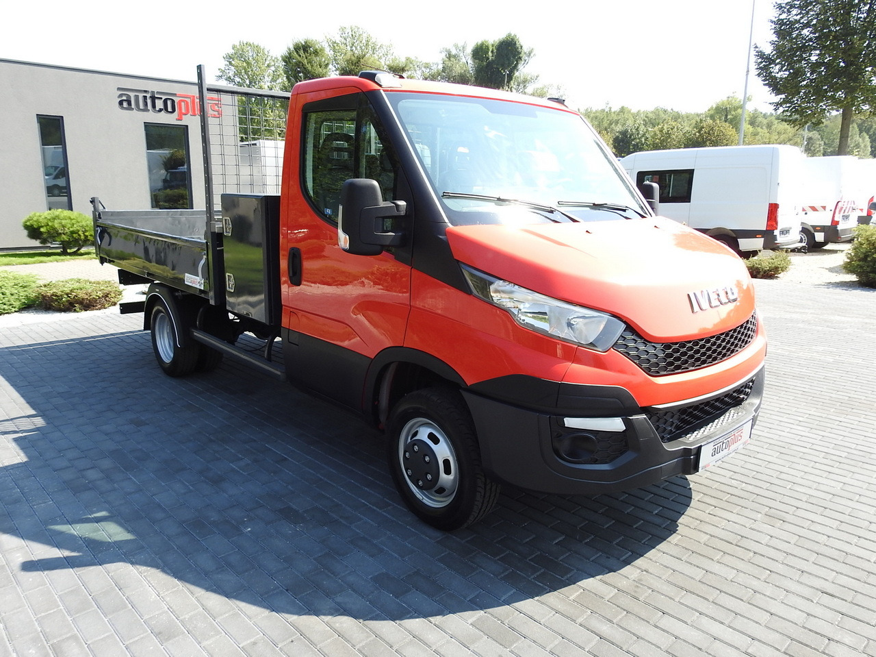 IVECO DAILY 35C13 TIPPER CRUISE CONTROL AIR CONDITIONING TWIN WHEELS 130HP - 翻斗货车:图4 IVECO DAILY 35C13 TIPPER CRUISE CONTROL AIR CONDITIONING TWIN WHEELS 130HP - 翻斗货车:图4