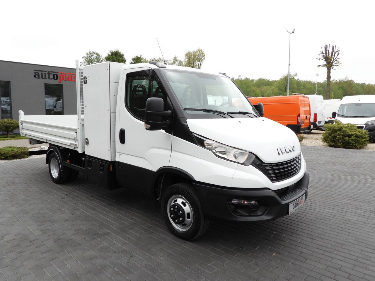 IVECO DAILY 35C14 TIPPER CRUISE CONTROL TWIN WHEELS 140HP - 翻斗货车:图4 IVECO DAILY 35C14 TIPPER CRUISE CONTROL TWIN WHEELS 140HP - 翻斗货车:图4