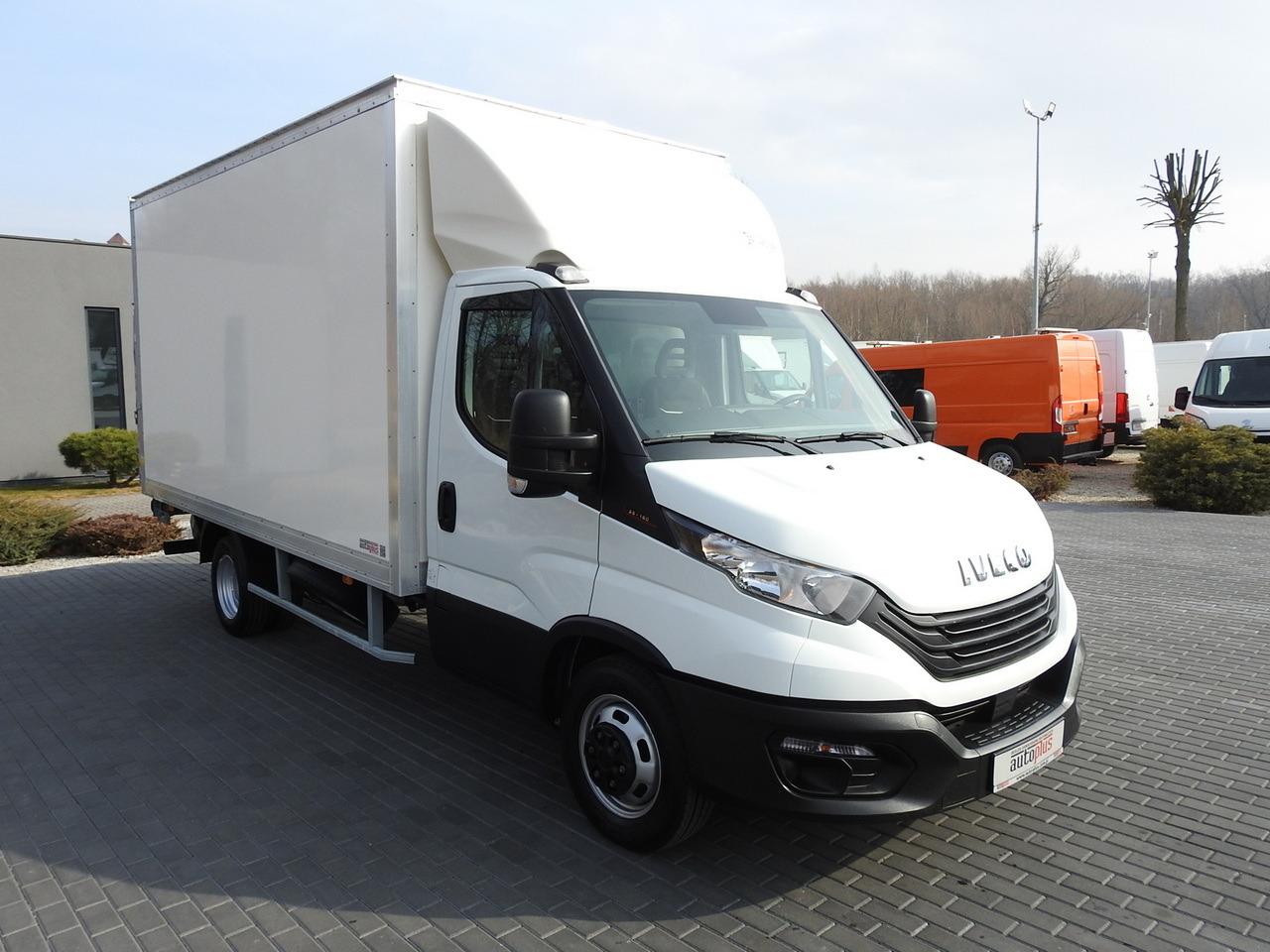 IVECO DAILY 35C16 BOX LIFT 8 PALLETS CRUISE CONTROL TWIN WHEELS AIR CONDITIONING 160HP - 厢式货车:图4 IVECO DAILY 35C16 BOX LIFT 8 PALLETS CRUISE CONTROL TWIN WHEELS AIR CONDITIONING 160HP - 厢式货车:图4