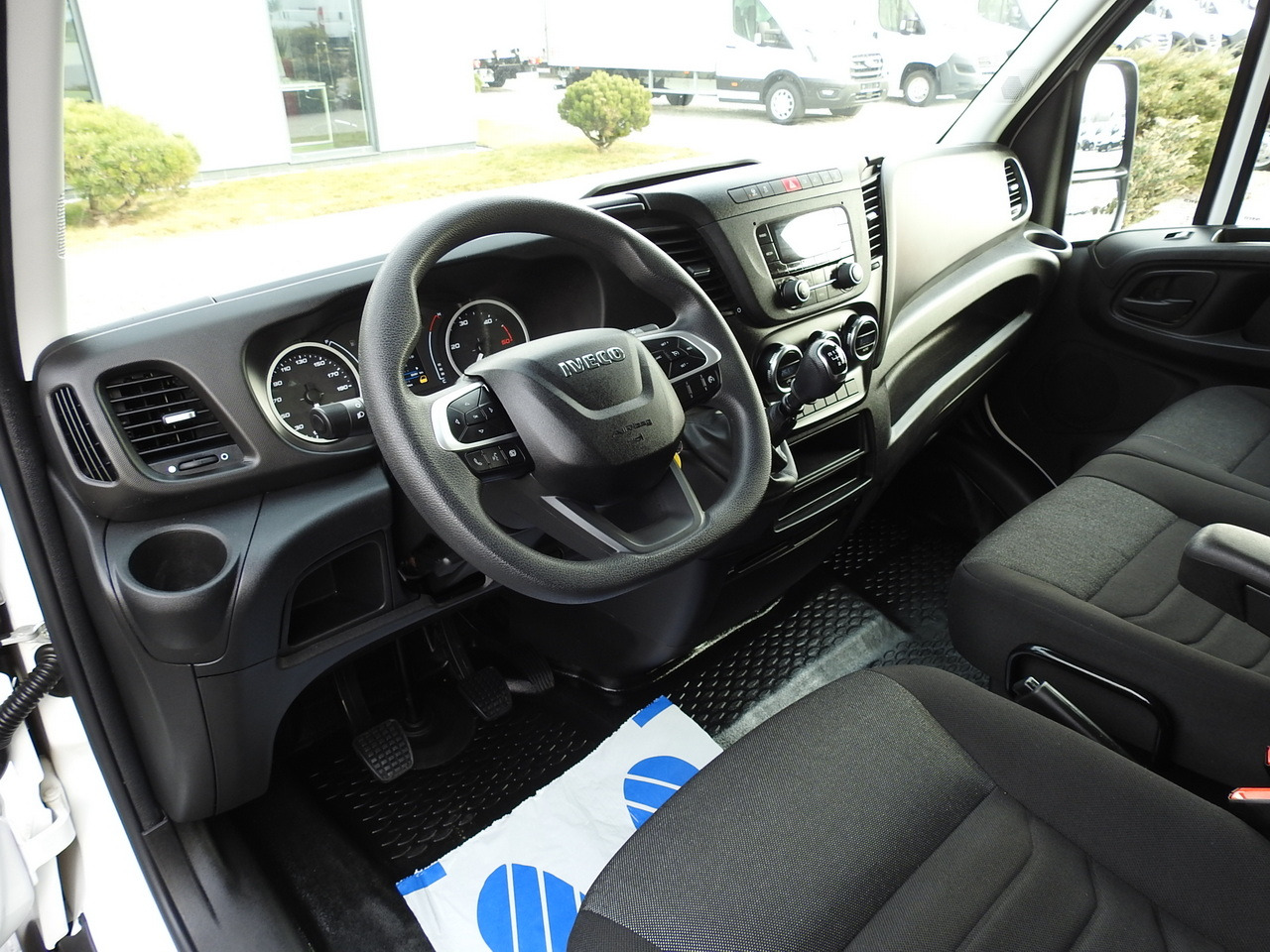 IVECO DAILY 35C16 BOX LIFT 8 PALLETS CRUISE CONTROL TWIN WHEELS AIR CONDITIONING 160HP - 厢式货车:图2 IVECO DAILY 35C16 BOX LIFT 8 PALLETS CRUISE CONTROL TWIN WHEELS AIR CONDITIONING 160HP - 厢式货车:图2