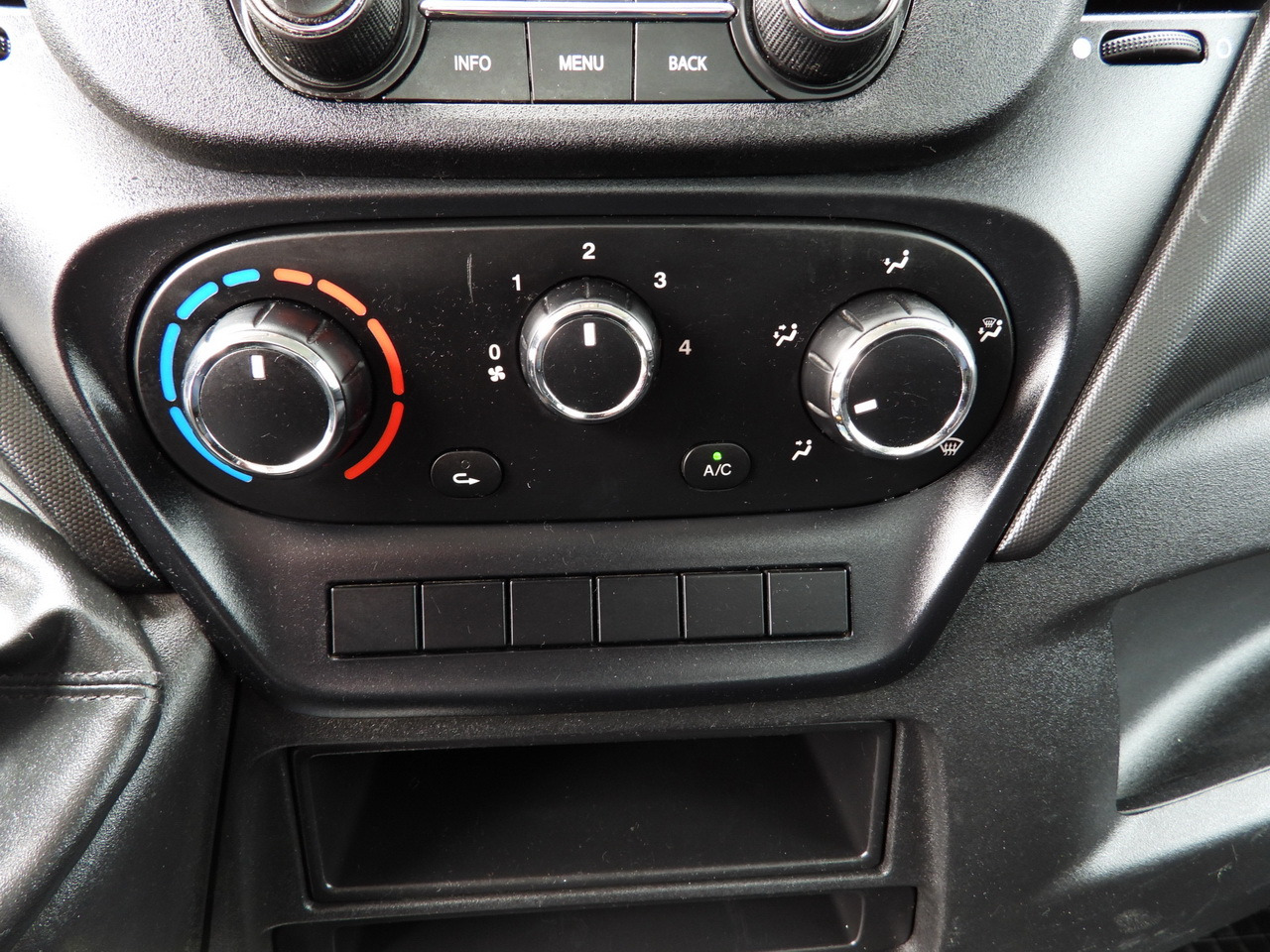 翻斗货车 IVECO DAILY 35C16 TIPPER CRUISE CONTROL TWIN WHEELS AIR CONDITIONING  160HP：图33