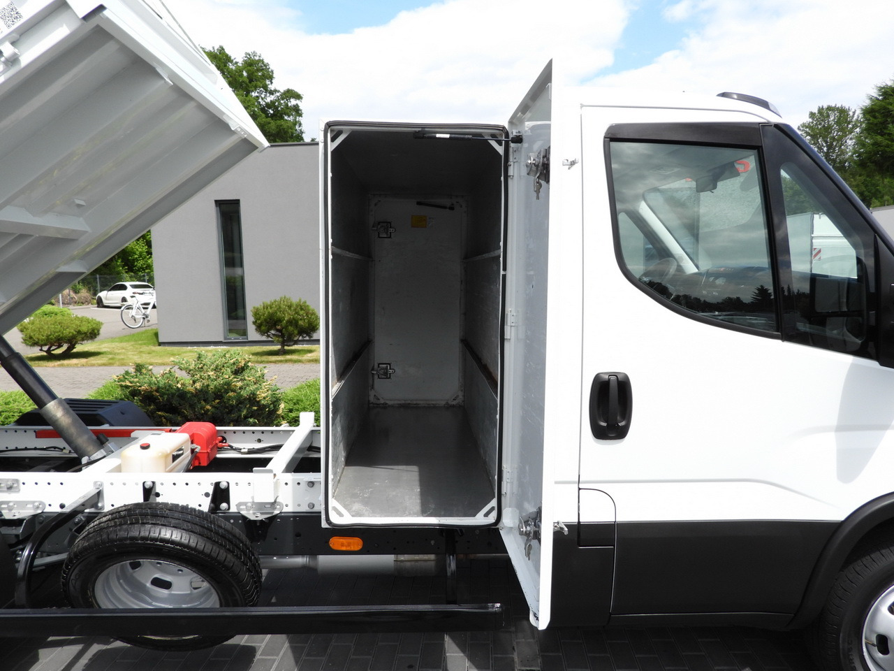 翻斗货车 IVECO DAILY 35C16 TIPPER CRUISE CONTROL TWIN WHEELS AIR CONDITIONING  160HP：图21
