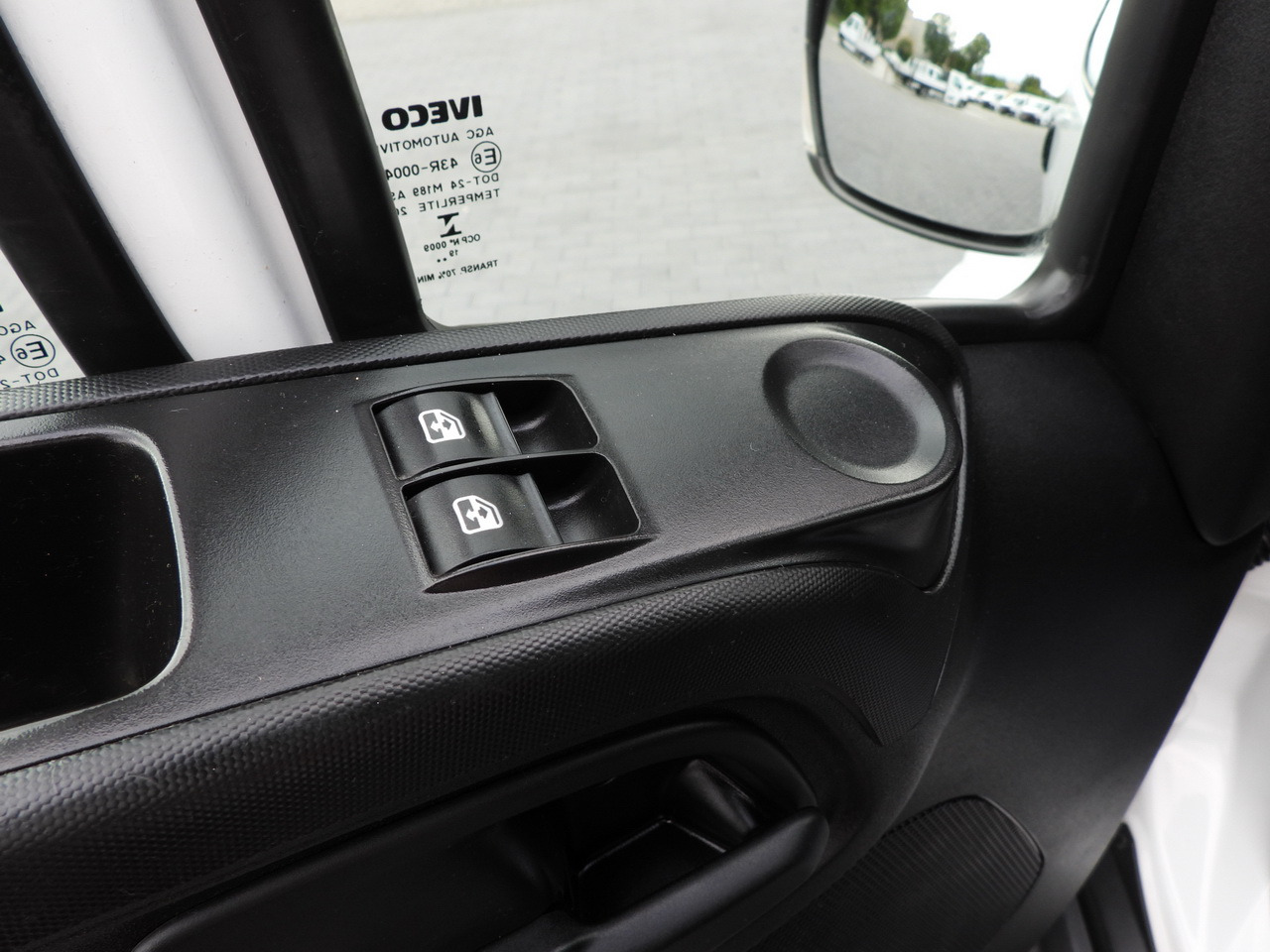 翻斗货车 IVECO DAILY 35C16 TIPPER CRUISE CONTROL TWIN WHEELS AIR CONDITIONING  160HP：图36