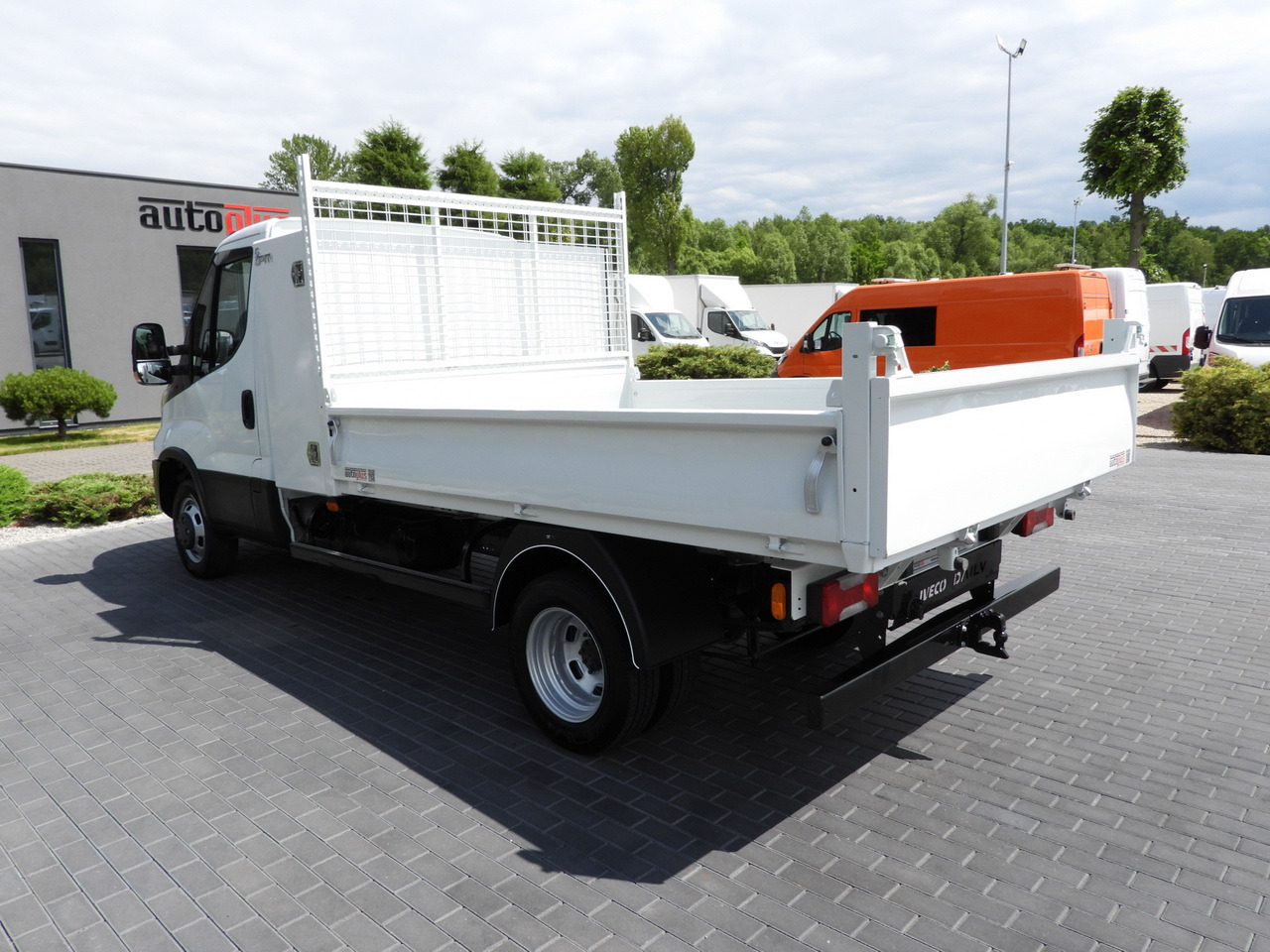 翻斗货车 IVECO DAILY 35C16 TIPPER CRUISE CONTROL TWIN WHEELS AIR CONDITIONING  160HP：图9