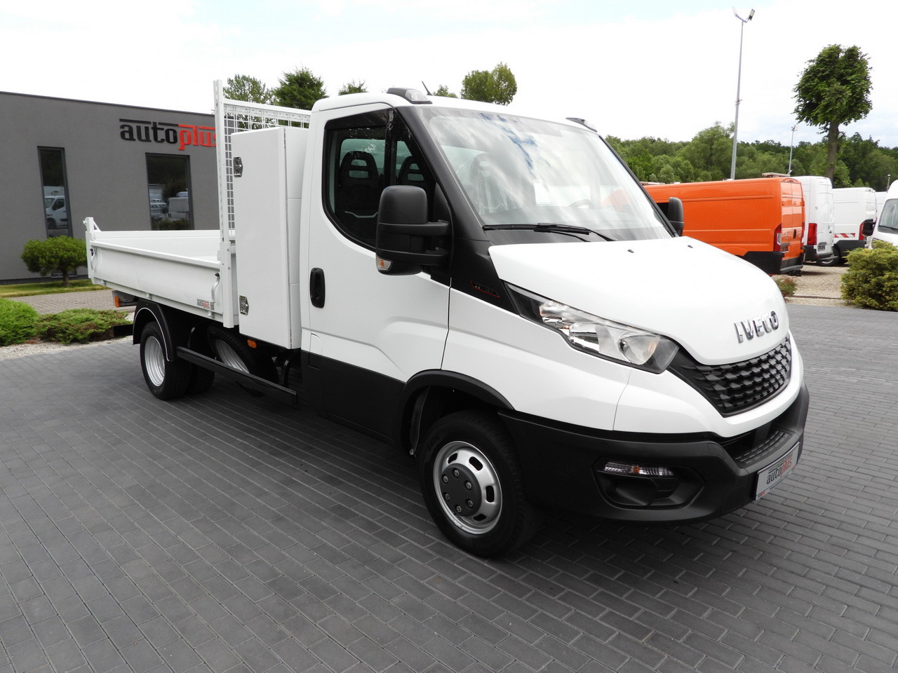 IVECO DAILY 35C16 TIPPER CRUISE CONTROL TWIN WHEELS AIR CONDITIONING 160HP - 翻斗货车:图4 IVECO DAILY 35C16 TIPPER CRUISE CONTROL TWIN WHEELS AIR CONDITIONING 160HP - 翻斗货车:图4