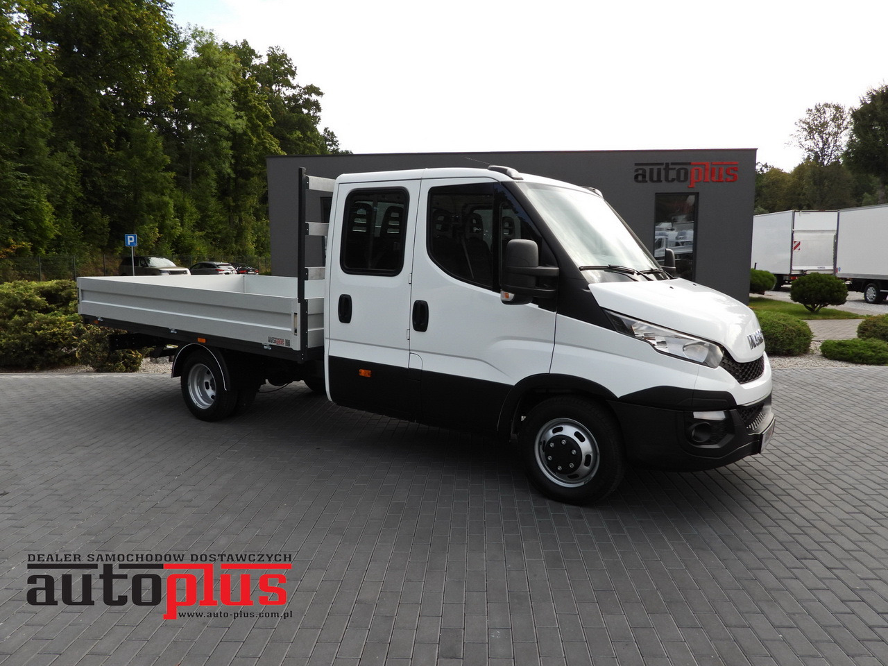 IVECO DAILY 35C17 STAKE BODY DOUBLE CABIN DOKA 7 SEATS CRUISE CONTROL TWIN WHEELS AIR CONDITIONING 170HP - 康比货车:图1 IVECO DAILY 35C17 STAKE BODY DOUBLE CABIN DOKA 7 SEATS CRUISE CONTROL TWIN WHEELS AIR CONDITIONING 170HP - 康比货车:图1