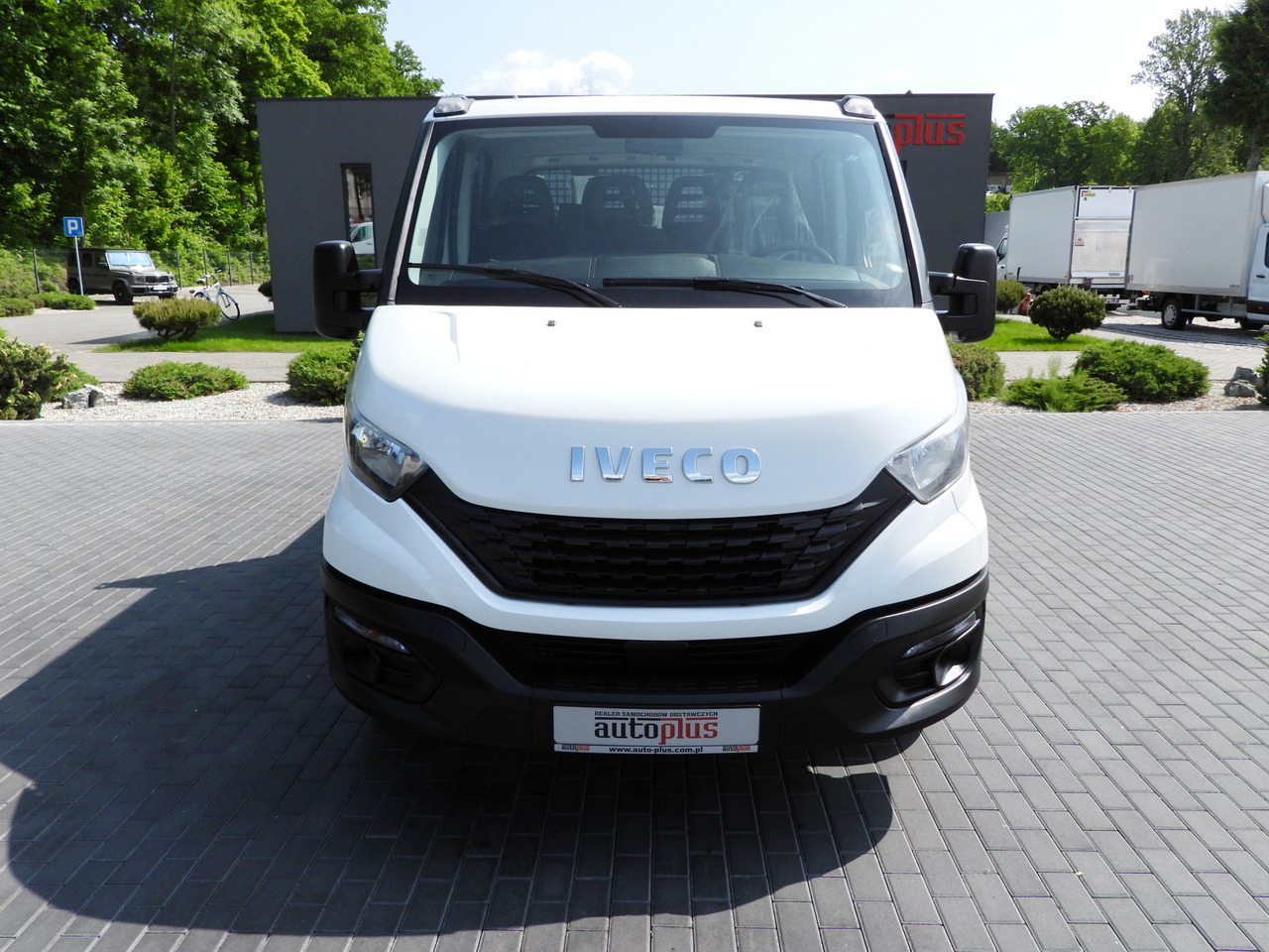 IVECO DAILY 35S12 STAKE BODY DOUBLE CABIN DOKA 7 SEATS AIR CONDITIONING 120HP - 康比货车:图5 IVECO DAILY 35S12 STAKE BODY DOUBLE CABIN DOKA 7 SEATS AIR CONDITIONING 120HP - 康比货车:图5