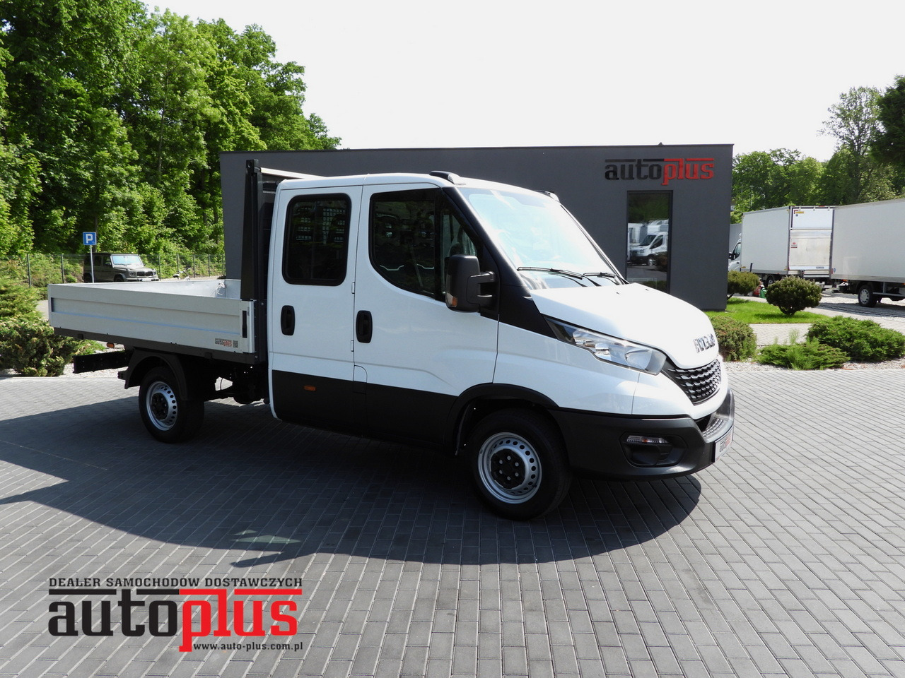 IVECO DAILY 35S12 STAKE BODY DOUBLE CABIN DOKA 7 SEATS AIR CONDITIONING 120HP - 康比货车:图1 IVECO DAILY 35S12 STAKE BODY DOUBLE CABIN DOKA 7 SEATS AIR CONDITIONING 120HP - 康比货车:图1