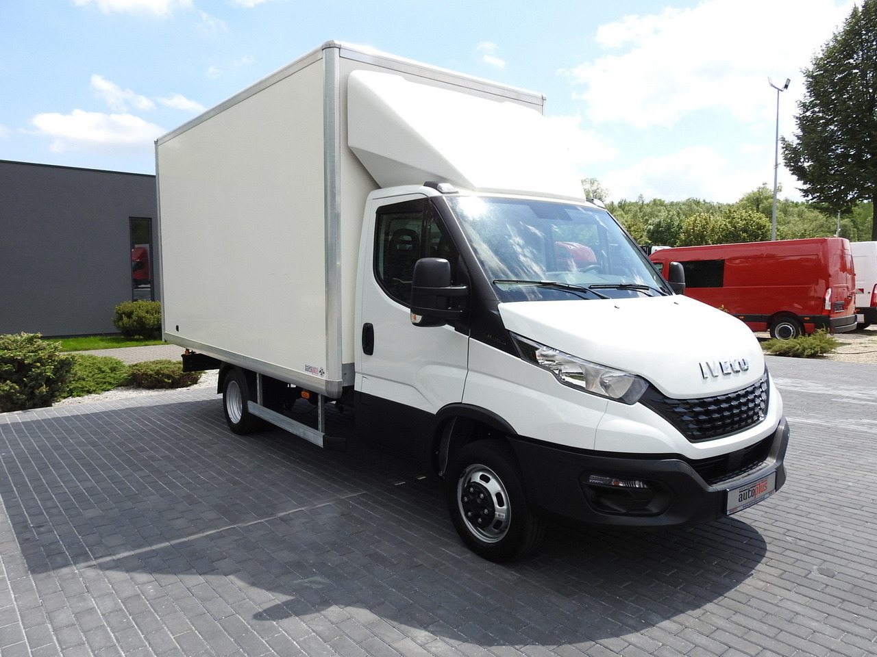 IVECO DAILY 35S14 8 PALLETS CRUISE CONTROL TWIN WHEELS AIR CONDITIONING 140HP - 厢式货车:图4 IVECO DAILY 35S14 8 PALLETS CRUISE CONTROL TWIN WHEELS AIR CONDITIONING 140HP - 厢式货车:图4