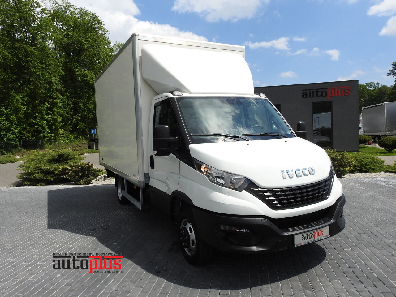 IVECO DAILY 35S14 8 PALLETS CRUISE CONTROL TWIN WHEELS AIR CONDITIONING 140HP - 厢式货车:图1 IVECO DAILY 35S14 8 PALLETS CRUISE CONTROL TWIN WHEELS AIR CONDITIONING 140HP - 厢式货车:图1