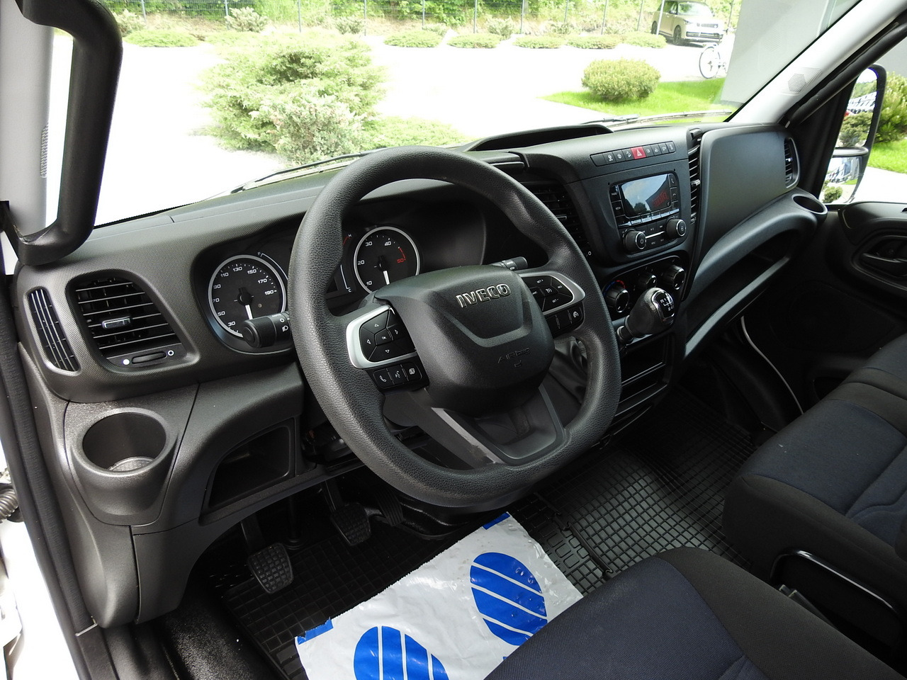 IVECO DAILY 35S14 8 PALLETS CRUISE CONTROL TWIN WHEELS AIR CONDITIONING 140HP - 厢式货车:图2 IVECO DAILY 35S14 8 PALLETS CRUISE CONTROL TWIN WHEELS AIR CONDITIONING 140HP - 厢式货车:图2