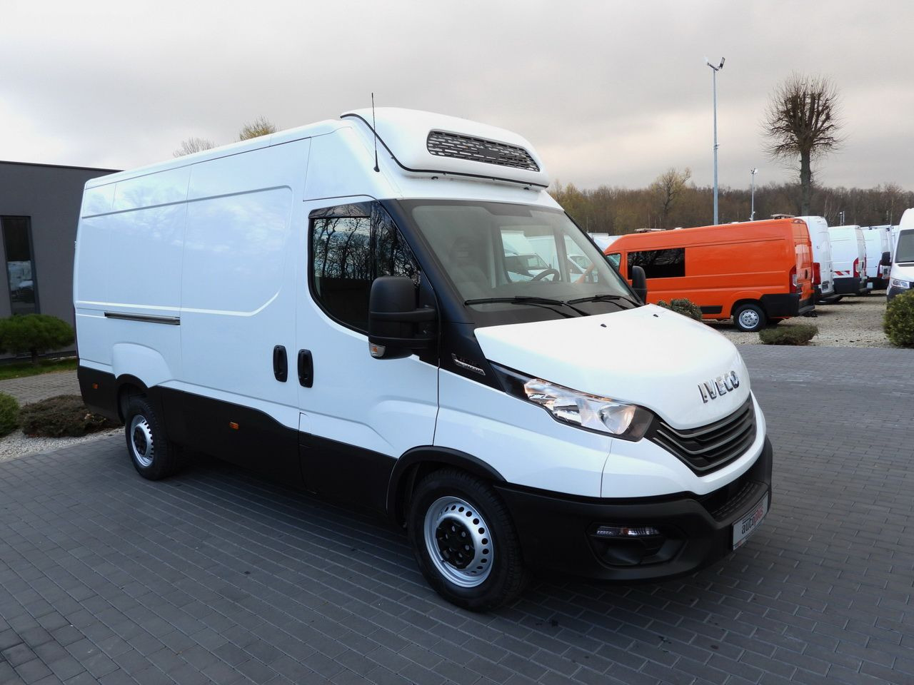 IVECO DAILY 35S14 REFRIGERATOR VAN 0*C POWER SUPPLY 230V NAVIGATION AUTOMATIC TRANSMISSION AIR CONDITIONING 140HP - 冷藏货车:图4 IVECO DAILY 35S14 REFRIGERATOR VAN 0*C POWER SUPPLY 230V NAVIGATION AUTOMATIC TRANSMISSION AIR CONDITIONING 140HP - 冷藏货车:图4