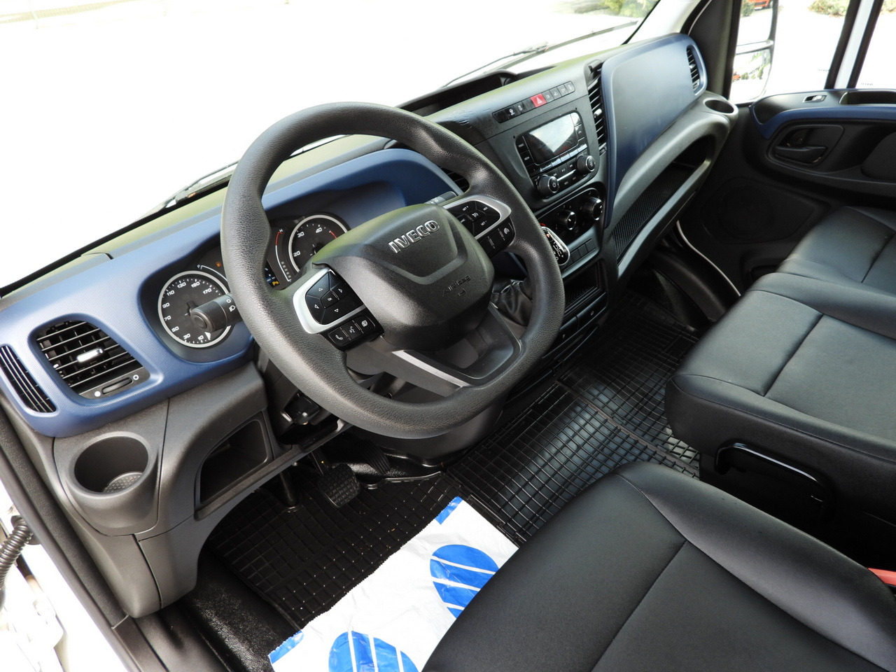 IVECO DAILY 35S14 REFRIGERATOR VAN -10*C POWER SUPPLY 230V CRUISE CONTROL AUTOMATIC TRANSMISSION HI-MATIC AIR CONDITIONING 140HP - 冷藏货车:图2 IVECO DAILY 35S14 REFRIGERATOR VAN -10*C POWER SUPPLY 230V CRUISE CONTROL AUTOMATIC TRANSMISSION HI-MATIC AIR CONDITIONING 140HP - 冷藏货车:图2