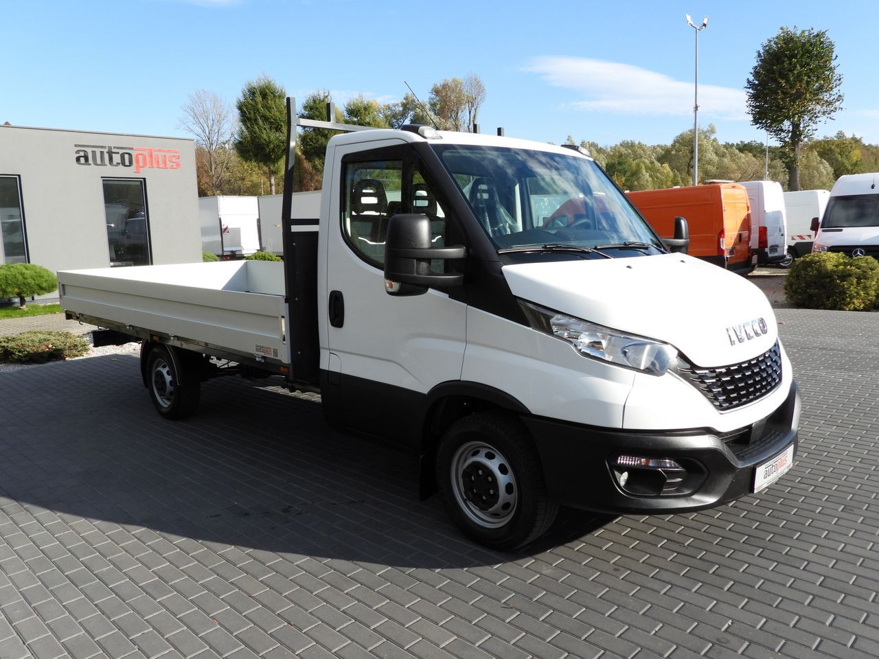 IVECO DAILY 35S14 STAKE BODY 8 PALLETS CRUISE CONTROL AIR CONDITIONING 140HP - 平板货车:图4 IVECO DAILY 35S14 STAKE BODY 8 PALLETS CRUISE CONTROL AIR CONDITIONING 140HP - 平板货车:图4