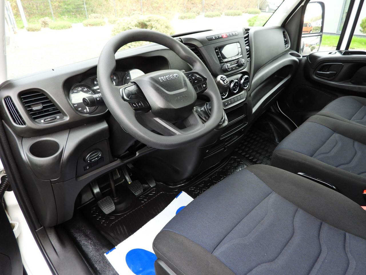 IVECO DAILY 35S14 STAKE BODY 8 PALLETS CRUISE CONTROL AIR CONDITIONING 140HP - 平板货车:图2 IVECO DAILY 35S14 STAKE BODY 8 PALLETS CRUISE CONTROL AIR CONDITIONING 140HP - 平板货车:图2