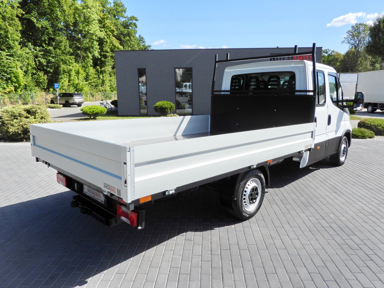 IVECO DAILY 35S14 STAKE BODY DOUBLE CABIN DOKA 7 SEATS CRUISE CONTROL AIR CONDITIONING 135HP - 平板货车:图3 IVECO DAILY 35S14 STAKE BODY DOUBLE CABIN DOKA 7 SEATS CRUISE CONTROL AIR CONDITIONING 135HP - 平板货车:图3