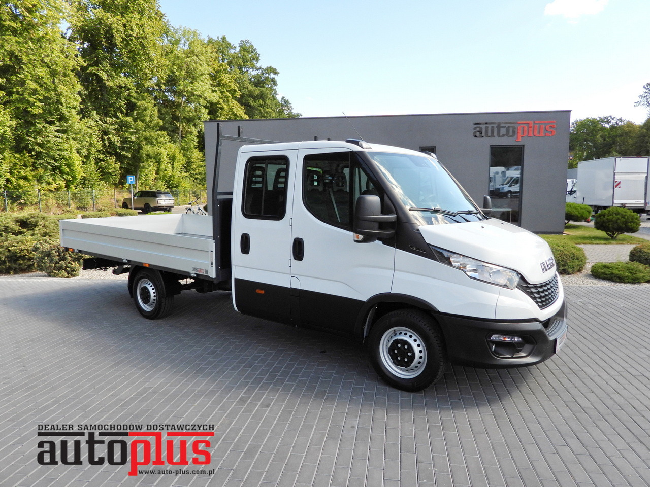 IVECO DAILY 35S14 STAKE BODY DOUBLE CABIN DOKA 7 SEATS CRUISE CONTROL AIR CONDITIONING 135HP - 平板货车:图1 IVECO DAILY 35S14 STAKE BODY DOUBLE CABIN DOKA 7 SEATS CRUISE CONTROL AIR CONDITIONING 135HP - 平板货车:图1