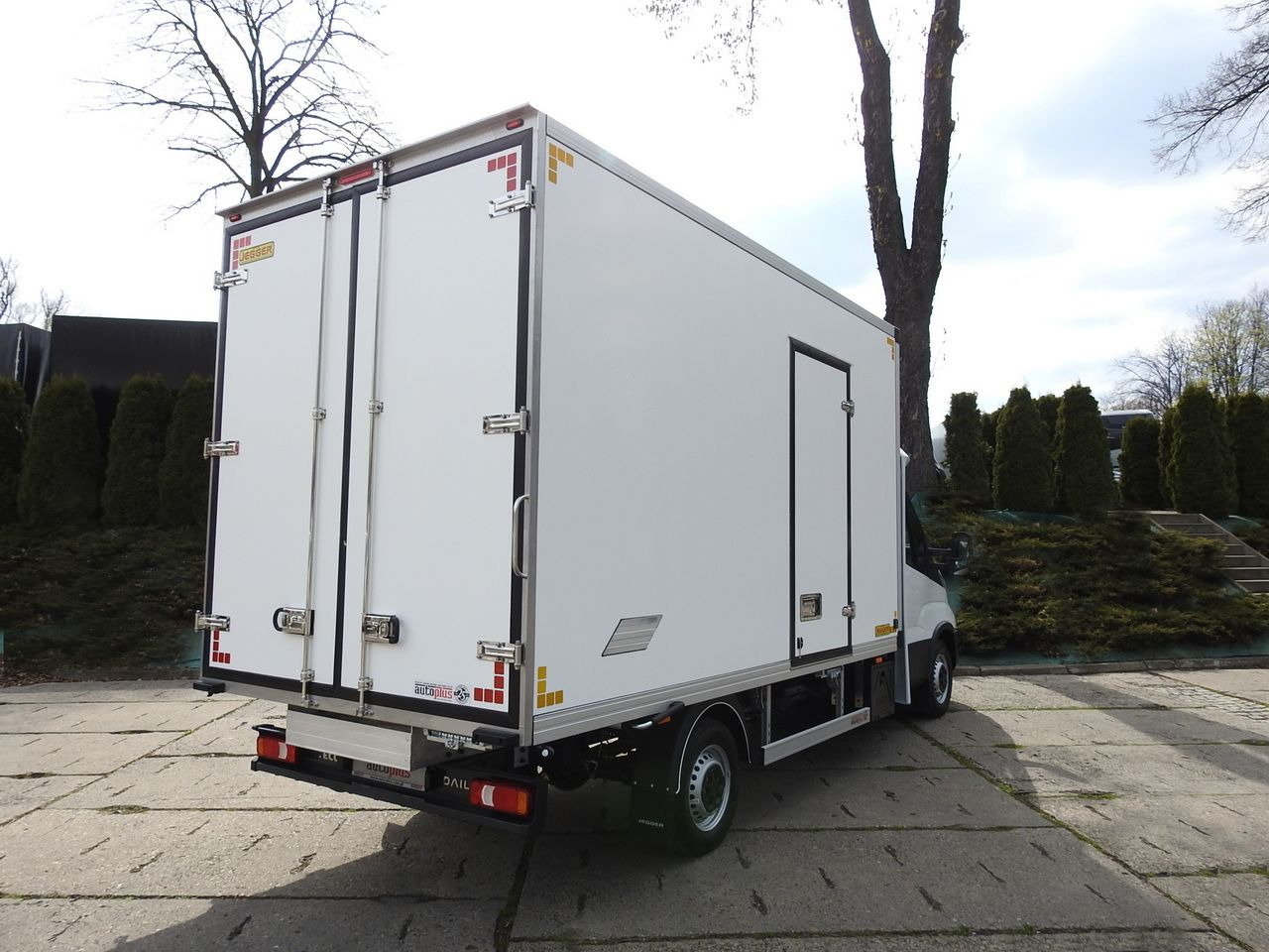 IVECO DAILY 35S16 NEW REGRIGERATOR BOX -10*C 8 PALLETS HEATING FUNCTION POWER SUPPLY 230V CRUISE CONTROL AIR CONDITIONING 160HP - 冷藏货车:图3 IVECO DAILY 35S16 NEW REGRIGERATOR BOX -10*C 8 PALLETS HEATING FUNCTION POWER SUPPLY 230V CRUISE CONTROL AIR CONDITIONING 160HP - 冷藏货车:图3
