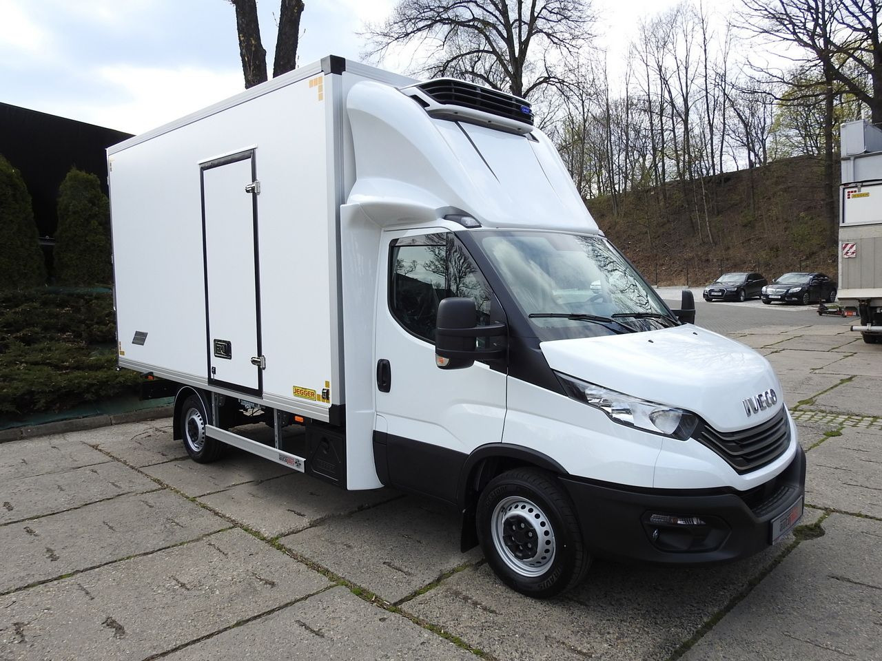 IVECO DAILY 35S16 NEW REGRIGERATOR BOX -10*C 8 PALLETS HEATING FUNCTION POWER SUPPLY 230V CRUISE CONTROL AIR CONDITIONING 160HP - 冷藏货车:图4 IVECO DAILY 35S16 NEW REGRIGERATOR BOX -10*C 8 PALLETS HEATING FUNCTION POWER SUPPLY 230V CRUISE CONTROL AIR CONDITIONING 160HP - 冷藏货车:图4