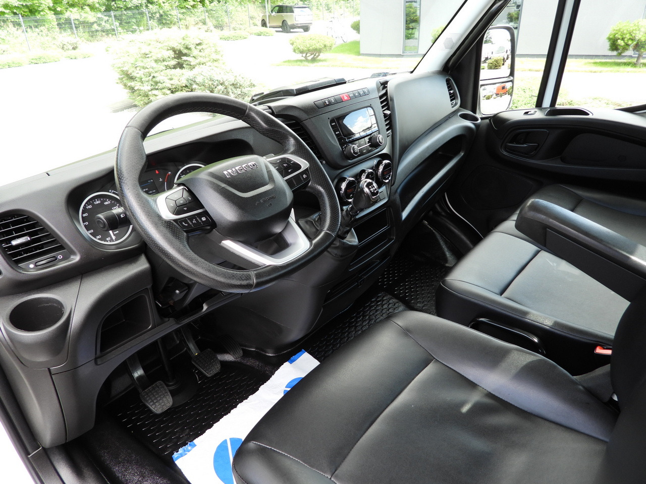 IVECO DAILY 35S16 STAKE BODY 10 PALLETS CRUISE CONTROL AIR CONDITIONING 160HP - 平板货车:图2 IVECO DAILY 35S16 STAKE BODY 10 PALLETS CRUISE CONTROL AIR CONDITIONING 160HP - 平板货车:图2