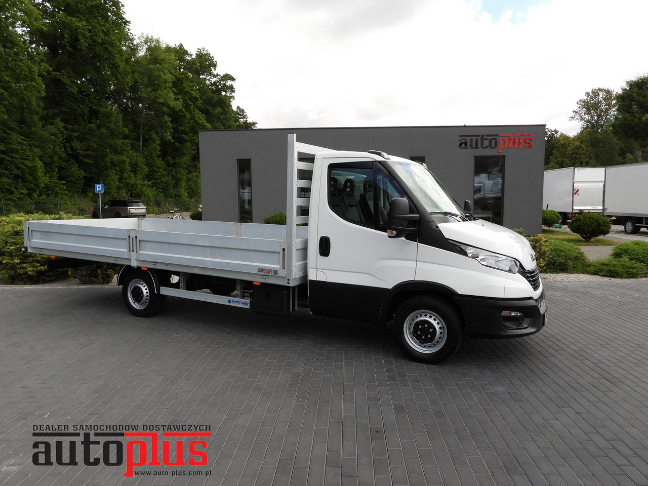 IVECO DAILY 35S16 STAKE BODY 10 PALLETS CRUISE CONTROL AIR CONDITIONING 160HP - 平板货车:图1 IVECO DAILY 35S16 STAKE BODY 10 PALLETS CRUISE CONTROL AIR CONDITIONING 160HP - 平板货车:图1