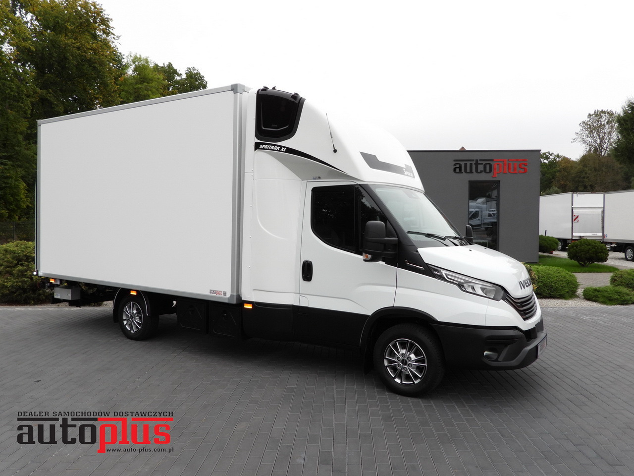 IVECO DAILY 35S18 BOX HI-MATIC LIFT 8 PALLETS CRUISE CONTROL NAVIGATION LED LIGHTS PNEUMATICS AUTOMATIC TRANSMISSION HI-MATIC AIR CONDITIONING 180HP - 厢式货车:图1 IVECO DAILY 35S18 BOX HI-MATIC LIFT 8 PALLETS CRUISE CONTROL NAVIGATION LED LIGHTS PNEUMATICS AUTOMATIC TRANSMISSION HI-MATIC AIR CONDITIONING 180HP - 厢式货车:图1