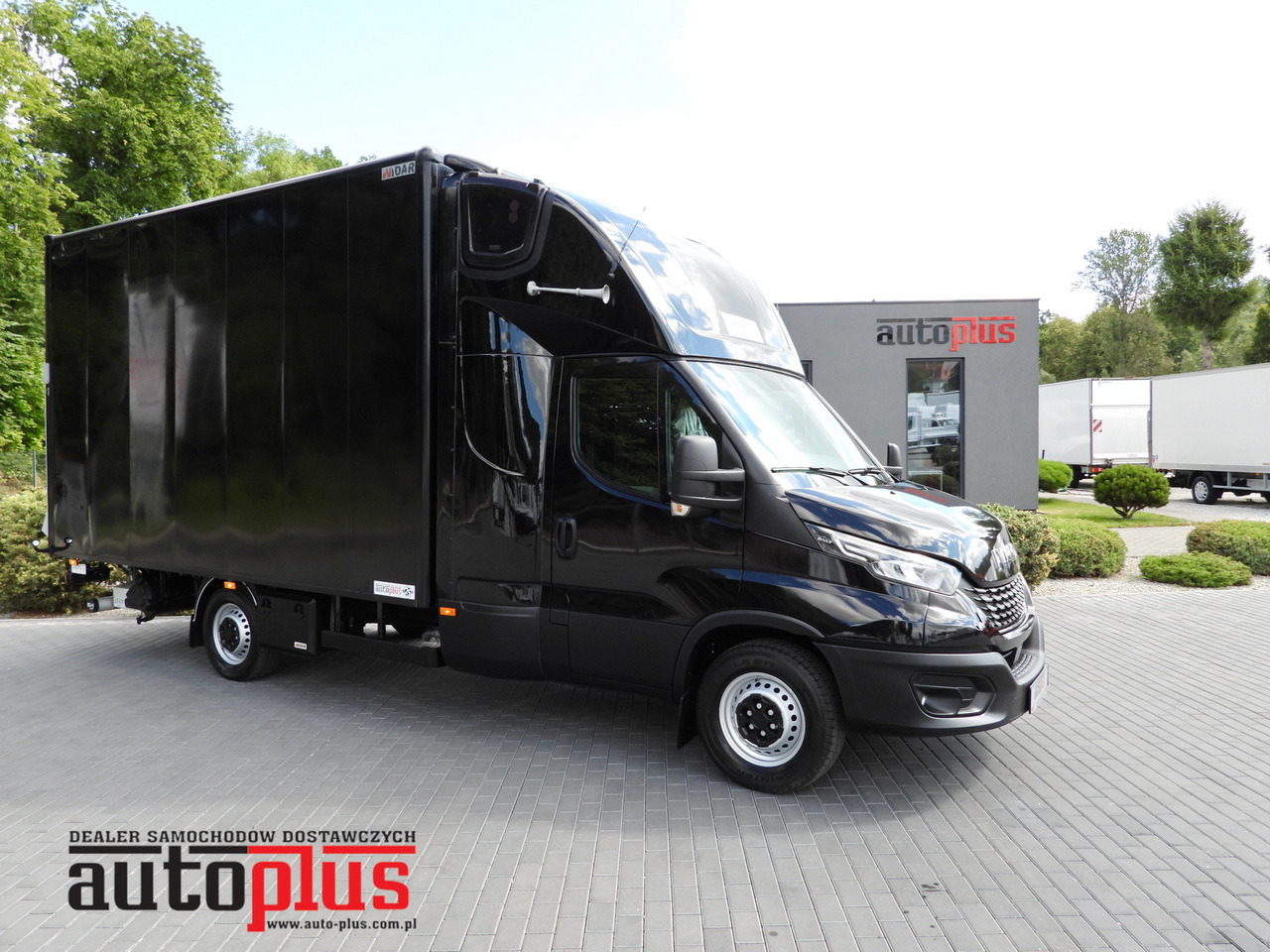 IVECO DAILY 35S18 BOX LIFT 8 PALLETS WEBASTO CRUISE CONTROL NAVIGATION LED LIGHTS PNEUMATICS AIR CONDITIONING 180HP - 厢式货车:图1 IVECO DAILY 35S18 BOX LIFT 8 PALLETS WEBASTO CRUISE CONTROL NAVIGATION LED LIGHTS PNEUMATICS AIR CONDITIONING 180HP - 厢式货车:图1