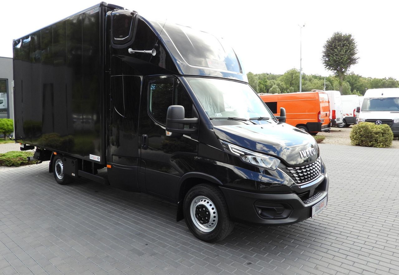 IVECO DAILY 35S18 BOX LIFT 8 PALLETS WEBASTO CRUISE CONTROL NAVIGATION LED LIGHTS PNEUMATICS AIR CONDITIONING 180HP - 厢式货车:图4 IVECO DAILY 35S18 BOX LIFT 8 PALLETS WEBASTO CRUISE CONTROL NAVIGATION LED LIGHTS PNEUMATICS AIR CONDITIONING 180HP - 厢式货车:图4