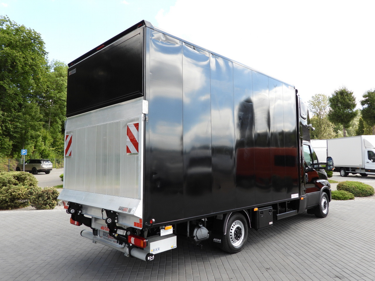 IVECO DAILY 35S18 BOX LIFT 8 PALLETS WEBASTO CRUISE CONTROL NAVIGATION LED LIGHTS PNEUMATICS AIR CONDITIONING 180HP - 厢式货车:图3 IVECO DAILY 35S18 BOX LIFT 8 PALLETS WEBASTO CRUISE CONTROL NAVIGATION LED LIGHTS PNEUMATICS AIR CONDITIONING 180HP - 厢式货车:图3