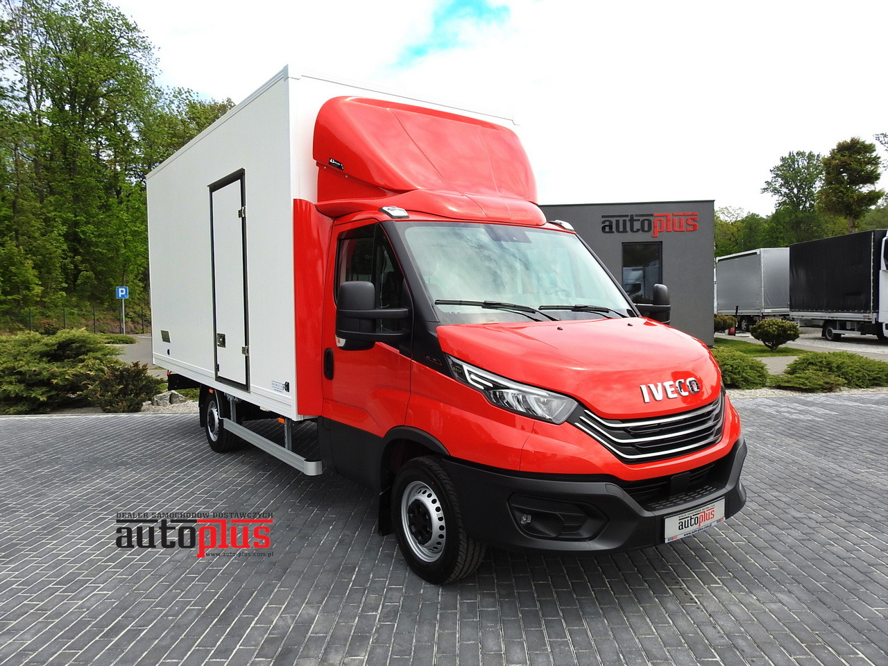 IVECO DAILY 35S18 NEW BOX 10 PALLETS CRUISE CONTROL NAVIGATION AIR CONDITIONING LED LIGHTS GUARANTEE 180HP - 厢式货车:图1 IVECO DAILY 35S18 NEW BOX 10 PALLETS CRUISE CONTROL NAVIGATION AIR CONDITIONING LED LIGHTS GUARANTEE 180HP - 厢式货车:图1