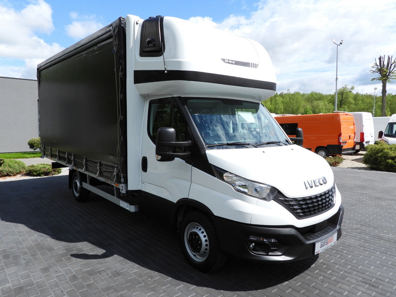 IVECO DAILY  35S18 TARPAULIN 10 PALLETS WEBASTO CRUISE CONTROL AIR CONDITIONING  180HP - 侧帘货车:图4 IVECO DAILY  35S18 TARPAULIN 10 PALLETS WEBASTO CRUISE CONTROL AIR CONDITIONING  180HP - 侧帘货车:图4