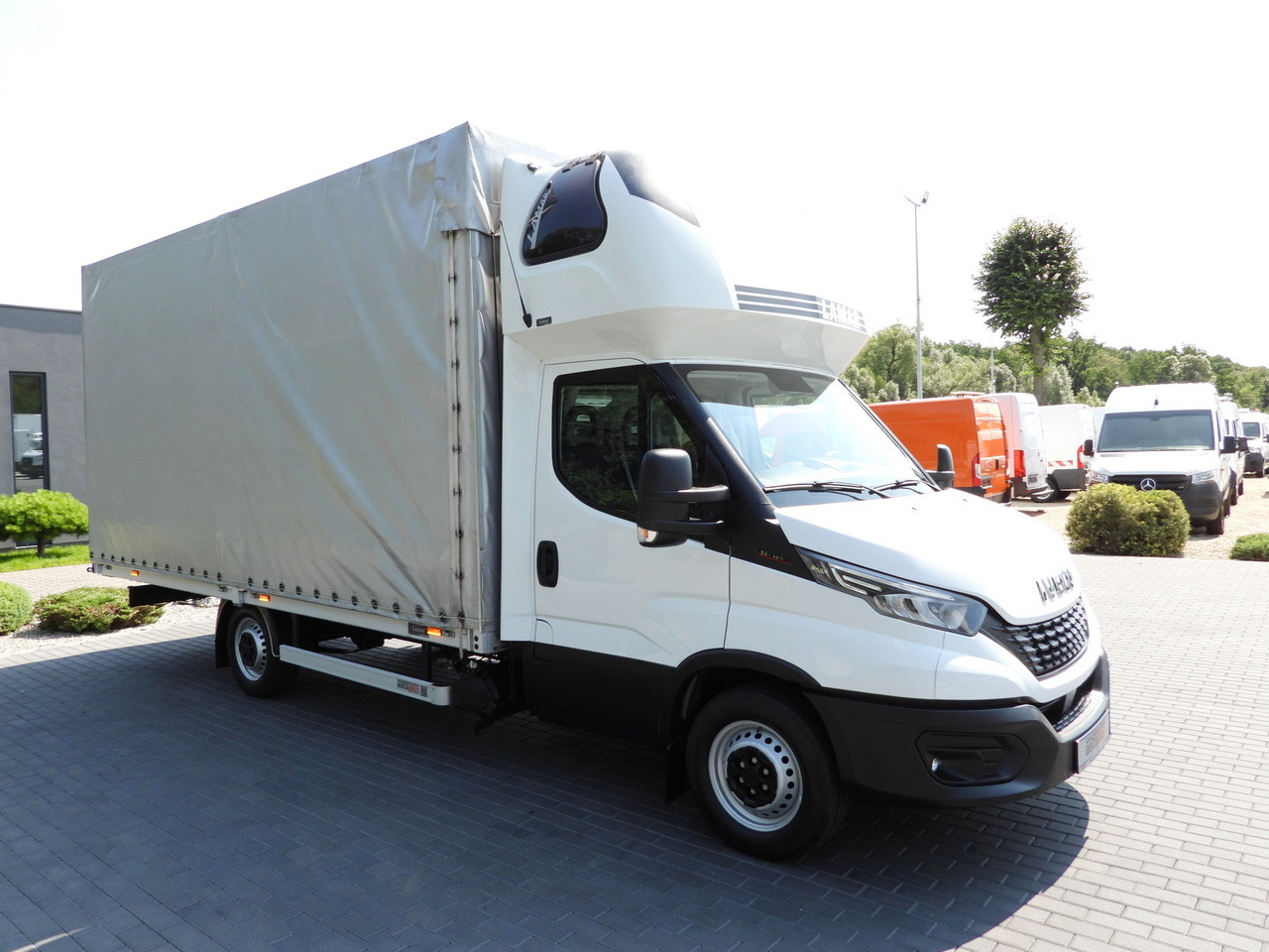 IVECO DAILY 35S18 TARPAULIN 10 PALLETS WEBASTO CRUISE CONTROL LED LIGHTS PNEUMATICS AIR CONDITIONING 180HP - 侧帘货车:图4 IVECO DAILY 35S18 TARPAULIN 10 PALLETS WEBASTO CRUISE CONTROL LED LIGHTS PNEUMATICS AIR CONDITIONING 180HP - 侧帘货车:图4